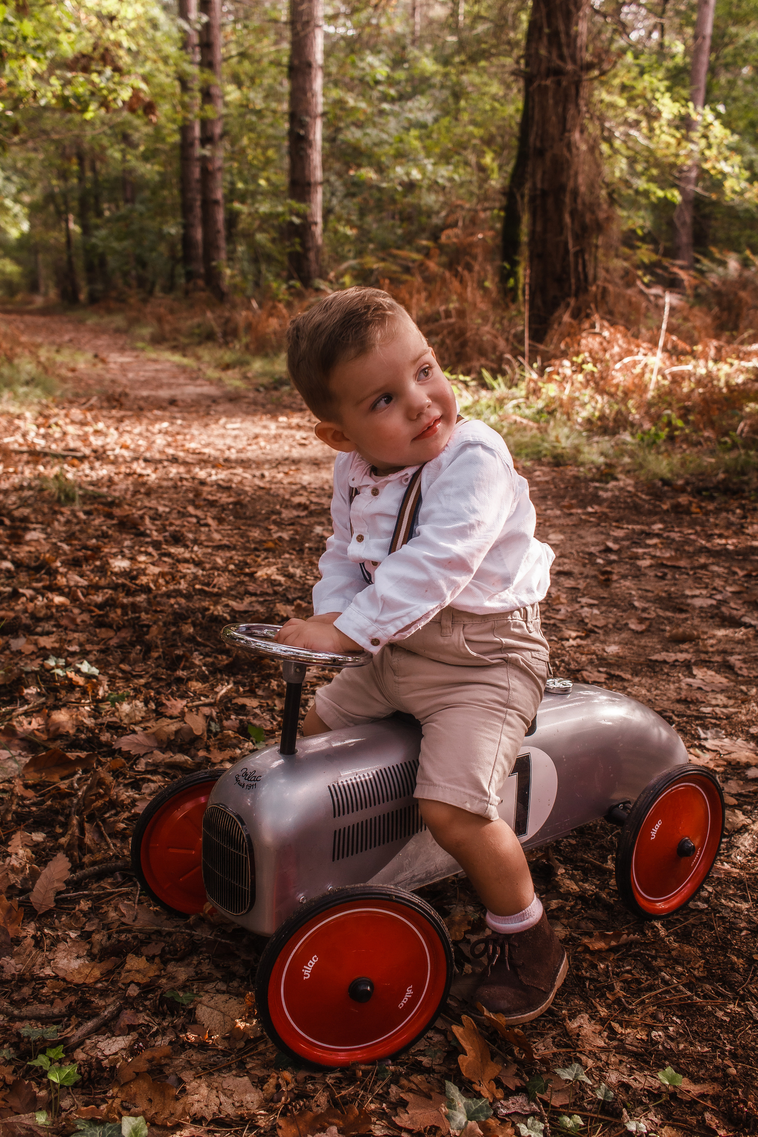 La famille Bouchard -Chausson en automne. Photographe professionnelle à Poitiers, Tours et Châtellerault | Studio photo entre Poitiers et Tours – portraits, familles, entreprises, ma