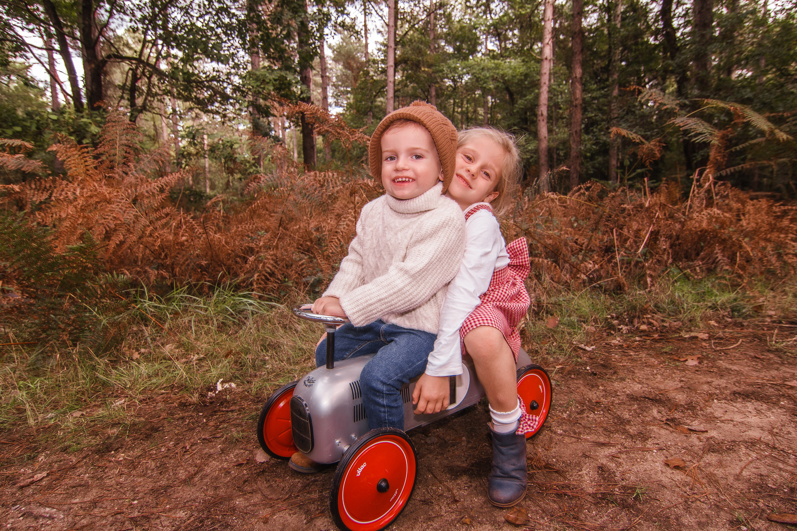La famille Bouchard -Chausson en automne. Photographe professionnelle à Poitiers, Tours et Châtellerault | Studio photo entre Poitiers et Tours – portraits, familles, entreprises, ma
