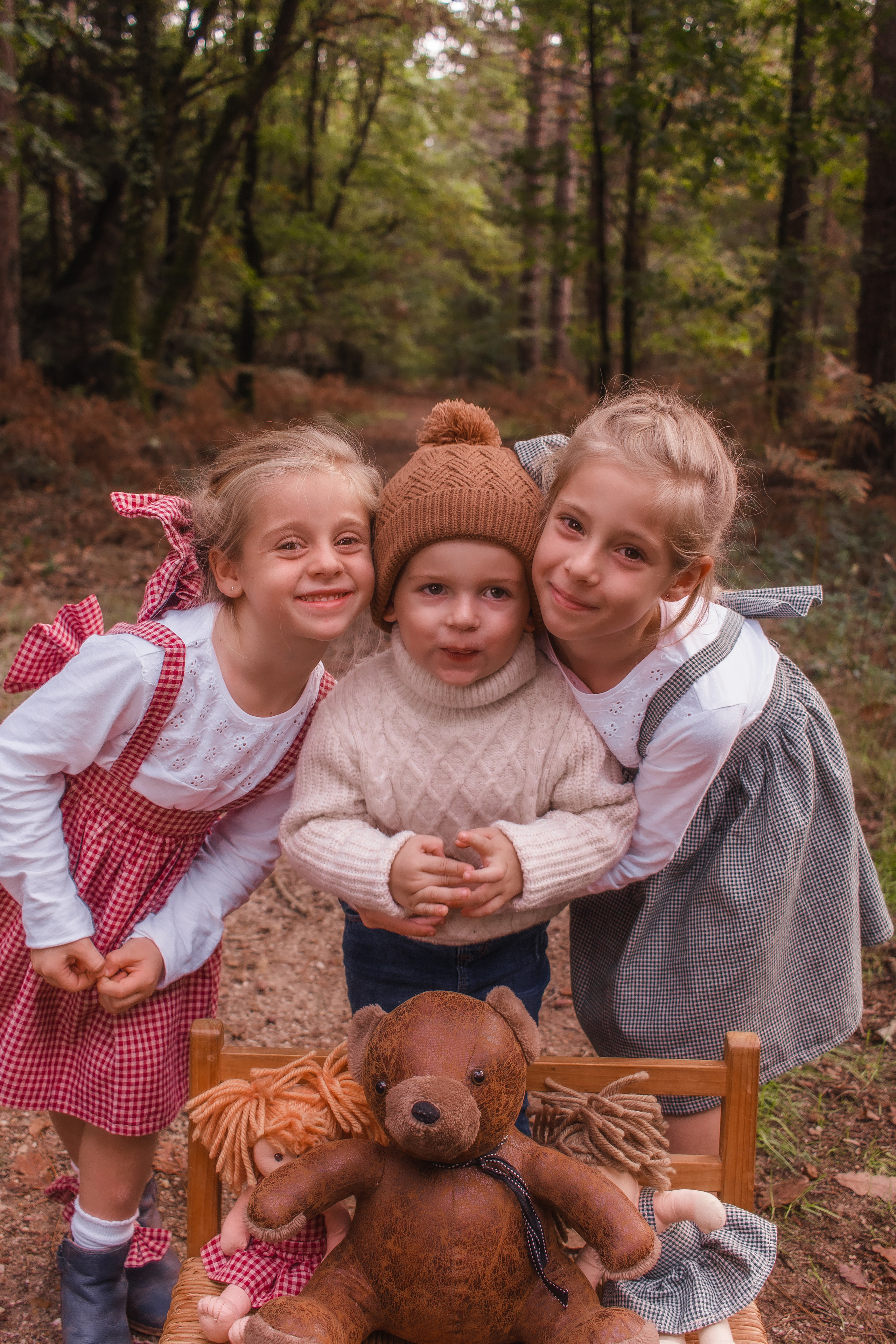 La famille Bouchard -Chausson en automne. Photographe professionnelle à Poitiers, Tours et Châtellerault | Studio photo entre Poitiers et Tours – portraits, familles, entreprises, ma