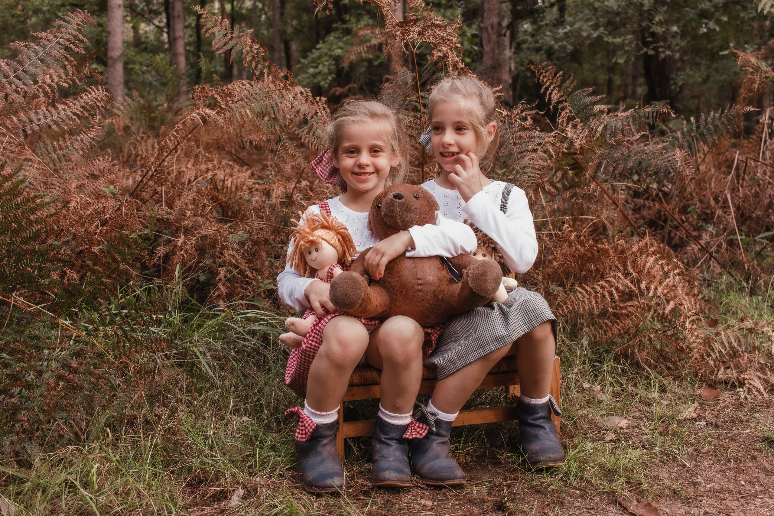 La famille Bouchard -Chausson en automne. Photographe professionnelle à Poitiers, Tours et Châtellerault | Studio photo entre Poitiers et Tours – portraits, familles, entreprises, ma