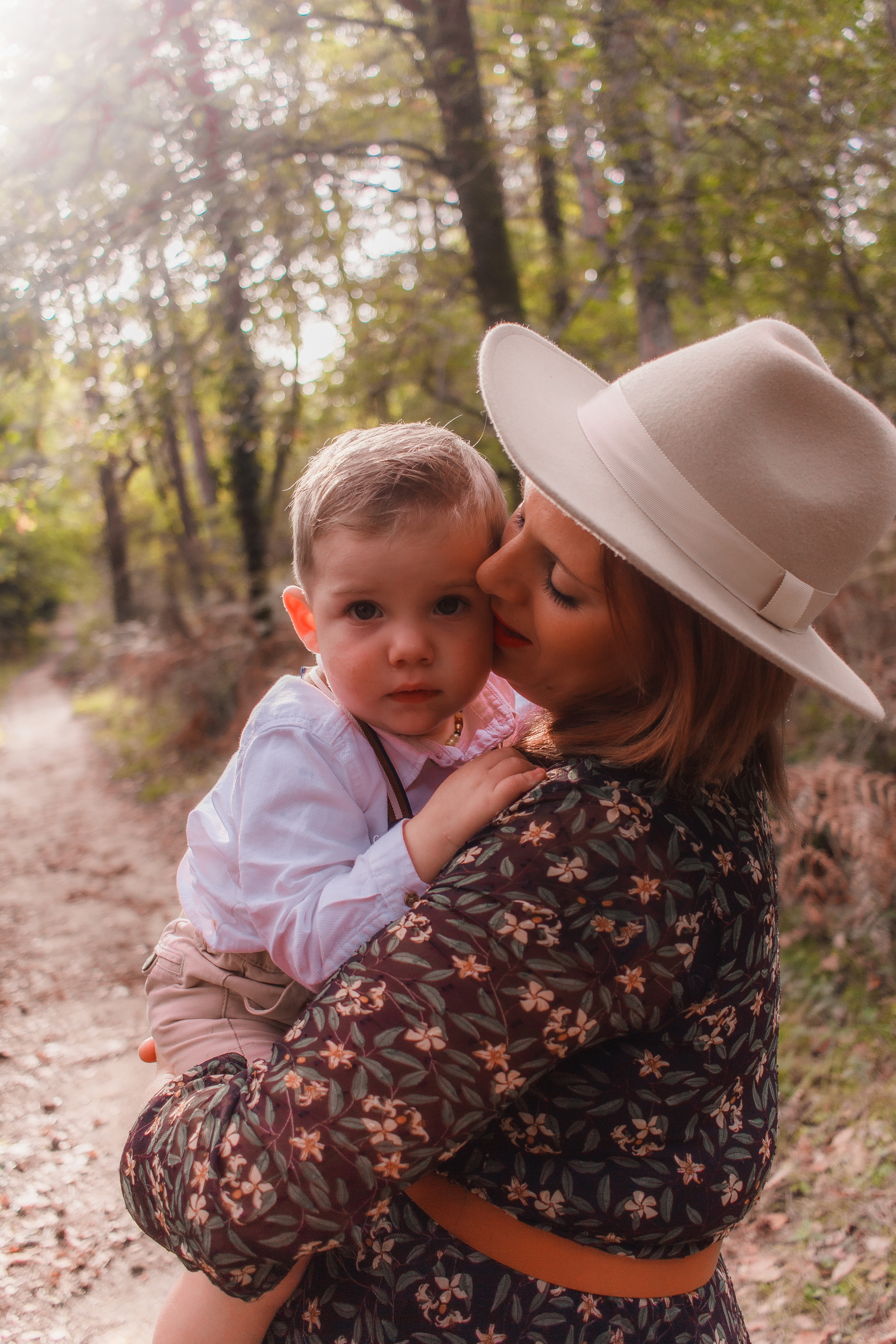 La famille Bouchard -Chausson en automne. Photographe professionnelle à Poitiers, Tours et Châtellerault | Studio photo entre Poitiers et Tours – portraits, familles, entreprises, ma