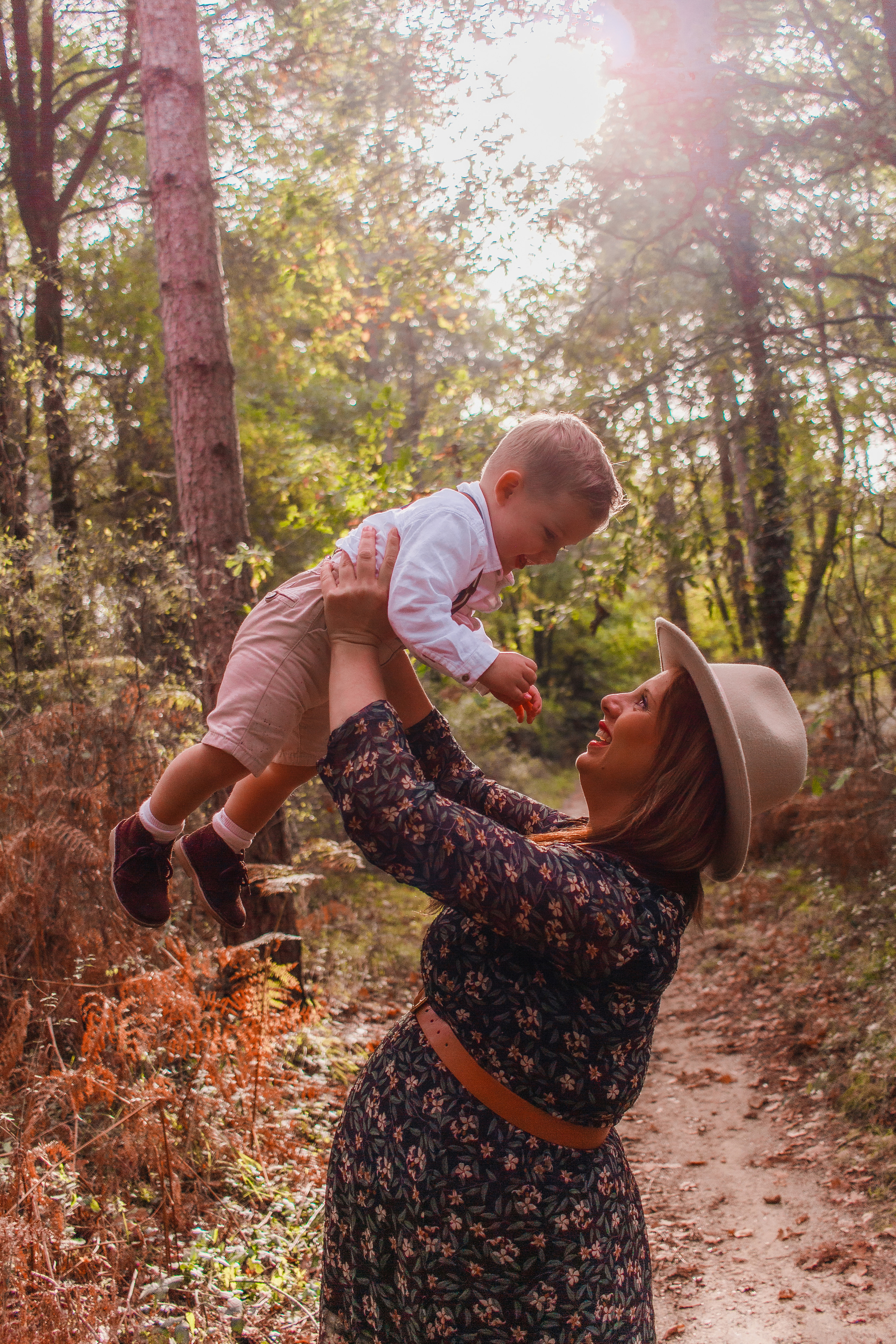 La famille Bouchard -Chausson en automne. Photographe professionnelle à Poitiers, Tours et Châtellerault | Studio photo entre Poitiers et Tours – portraits, familles, entreprises, ma