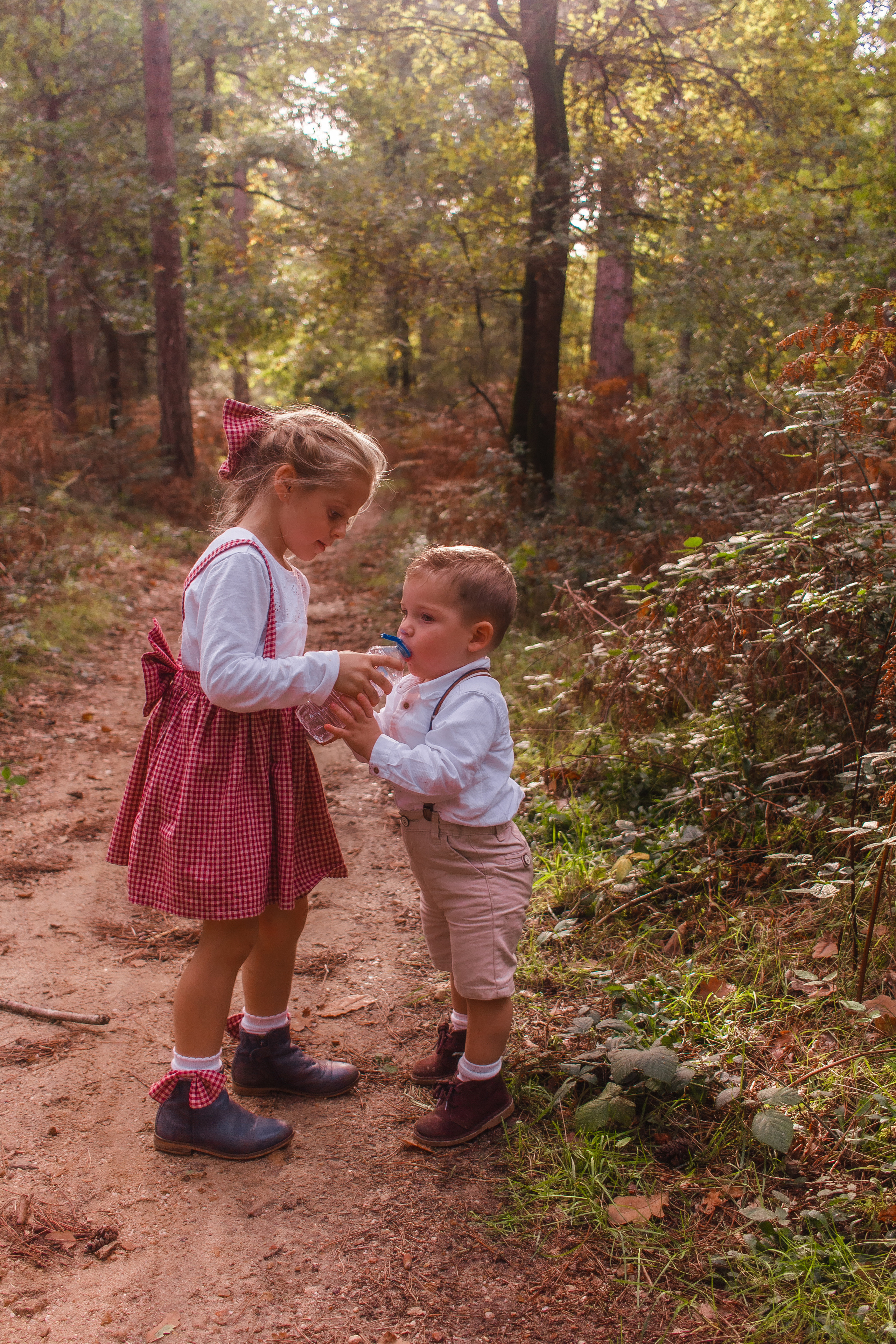 La famille Bouchard -Chausson en automne. Photographe professionnelle à Poitiers, Tours et Châtellerault | Studio photo entre Poitiers et Tours – portraits, familles, entreprises, ma
