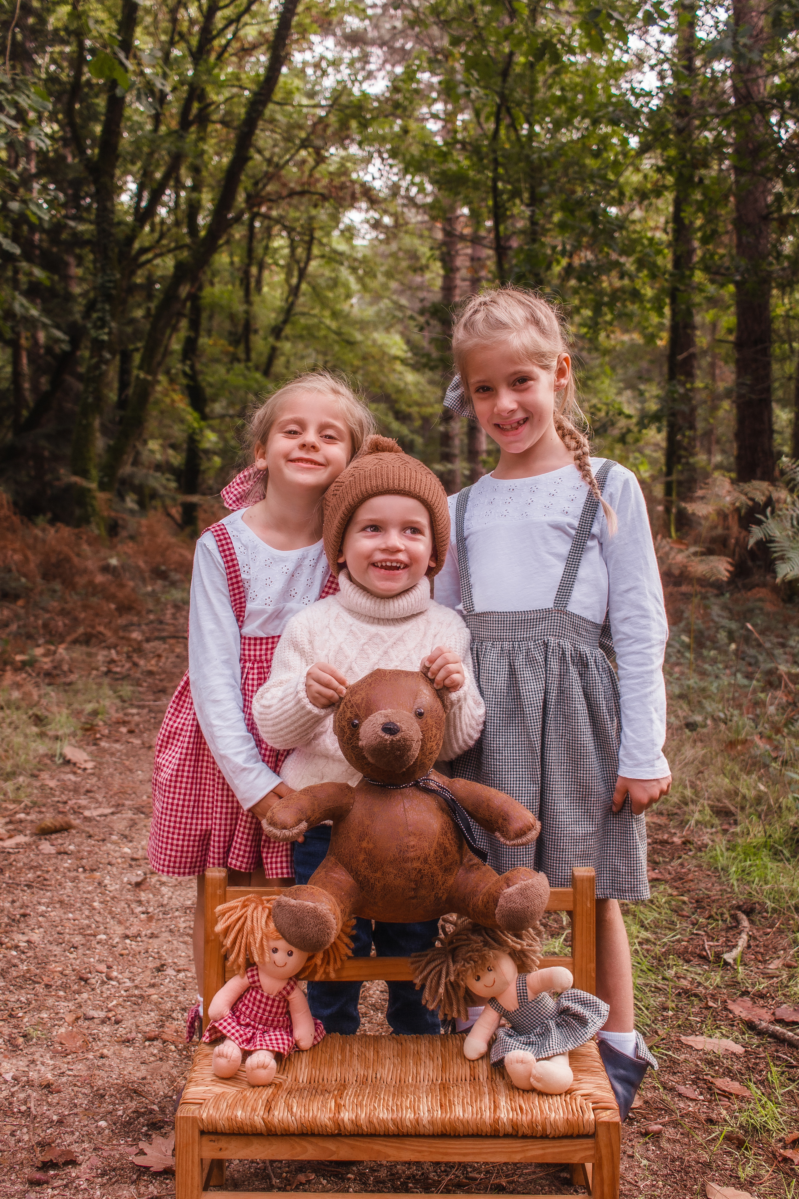 La famille Bouchard -Chausson en automne. Photographe professionnelle à Poitiers, Tours et Châtellerault | Studio photo entre Poitiers et Tours – portraits, familles, entreprises, ma