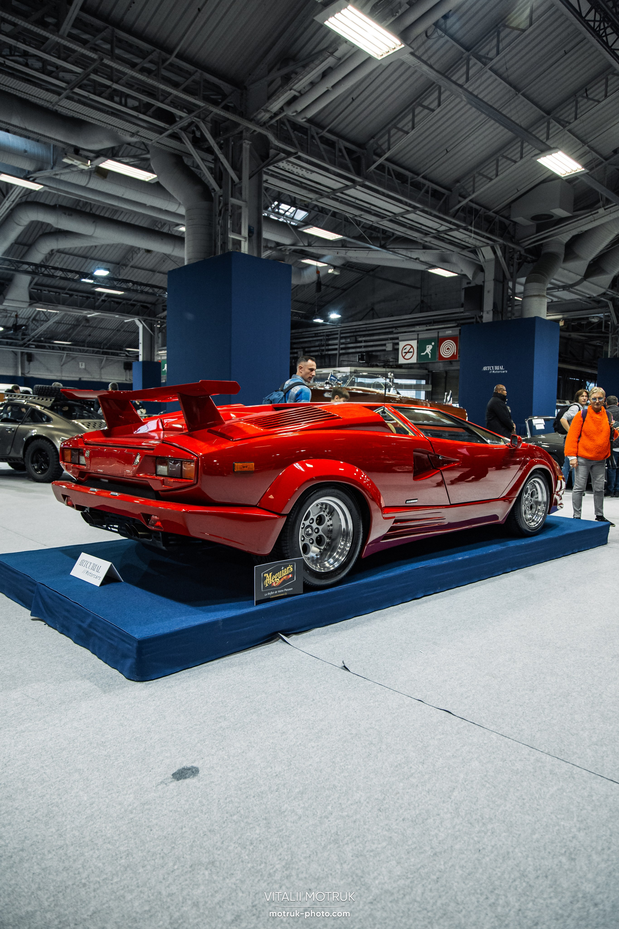 Retromobile 2023. Photographe de voitures à Paris — Vitalii Motruk
