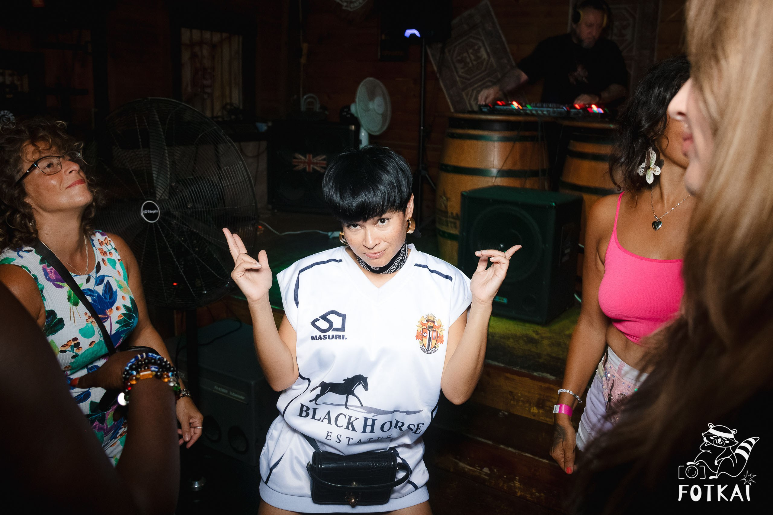 Fiesta Víspera de Festivo en El Paso Rock Bar – Hip Hop Old School | Reportaje fotográfico 08.10.2025 | FOTKAI