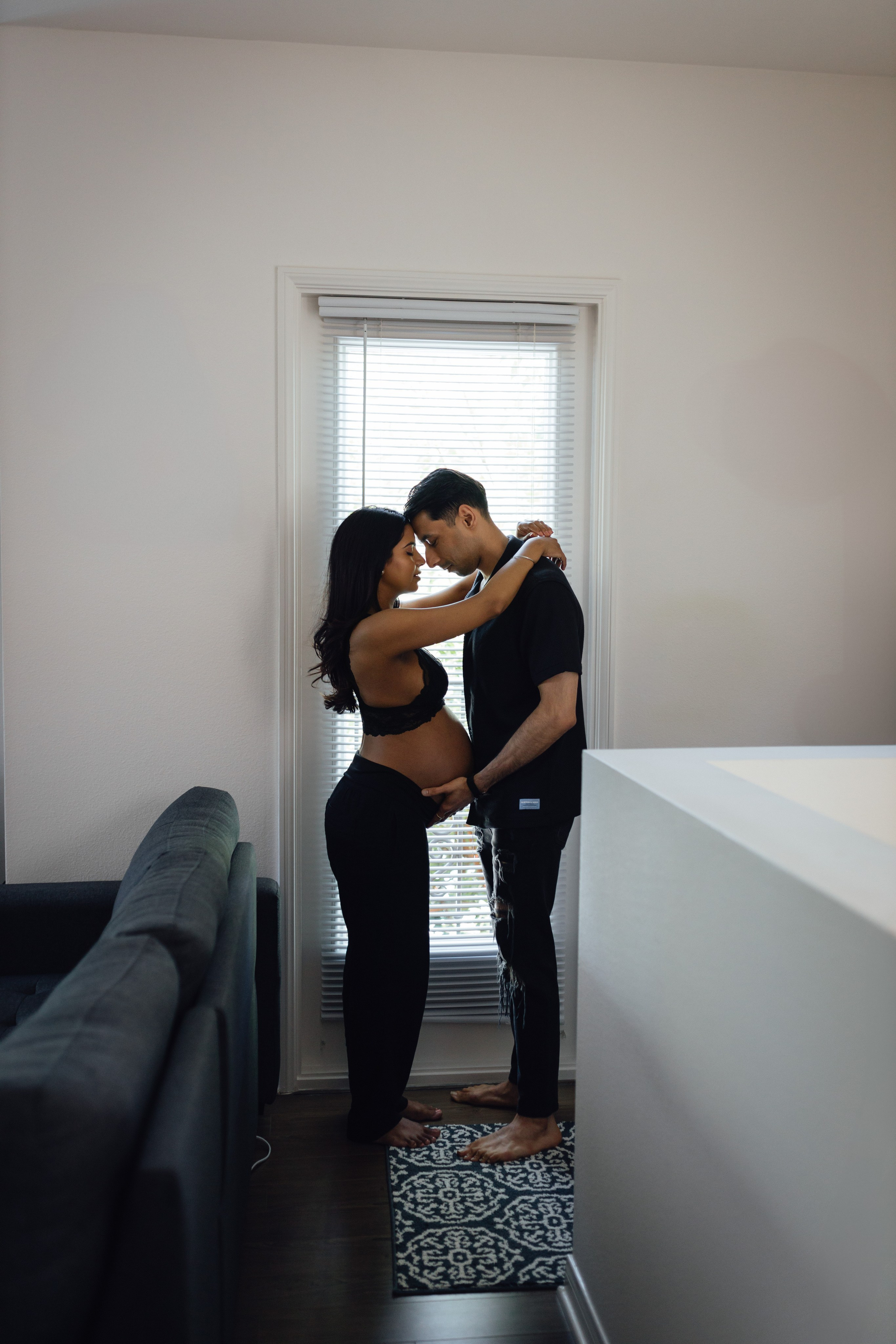 Cozy Home Maternity Session Bay Area. Maternity, newborn photographer in the Bay Area|Iryna Rakivnenko