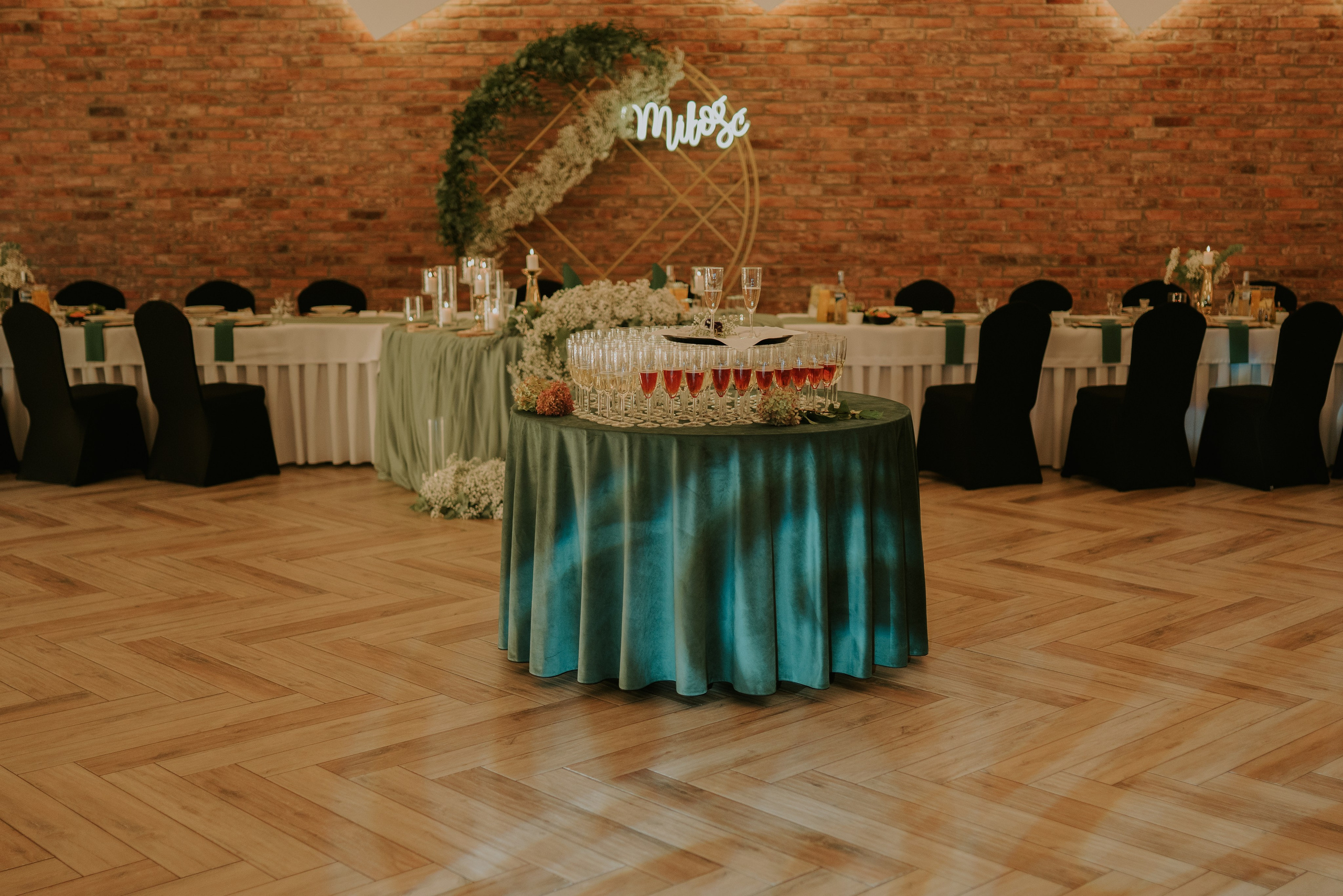 Trzy Drzewa: wspaniała uroczystość Wiktorii i Kamila. Karkowskafoto - fotografia miłości