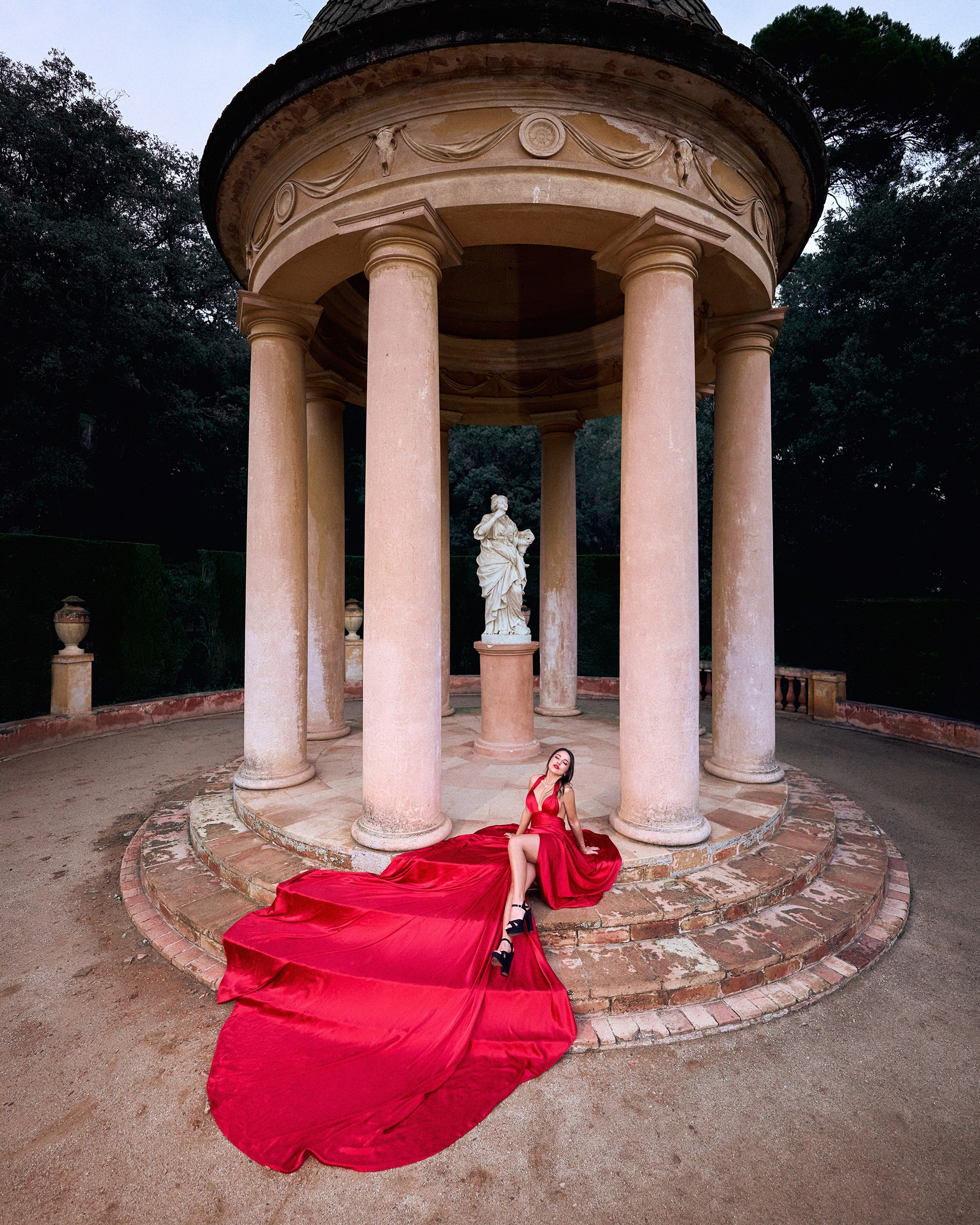Vestido Volador: Edición Esencial / Flying Dress: Light Edition. Barcelona Photographer | Studio & Outdoor Photo Sessions | Svyatoslav Usmyal