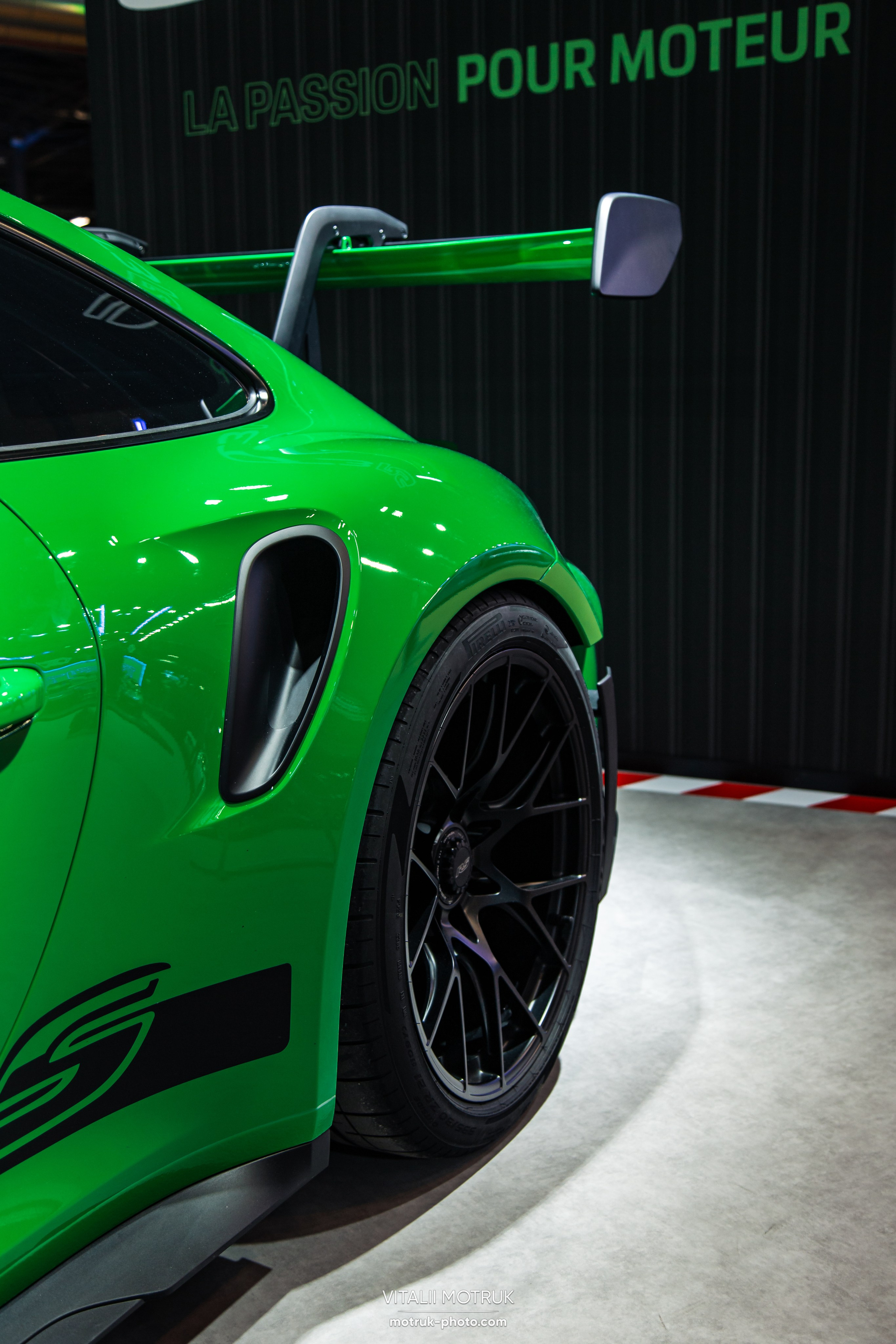 Retromobile 2023. Photographe de voitures à Paris — Vitalii Motruk