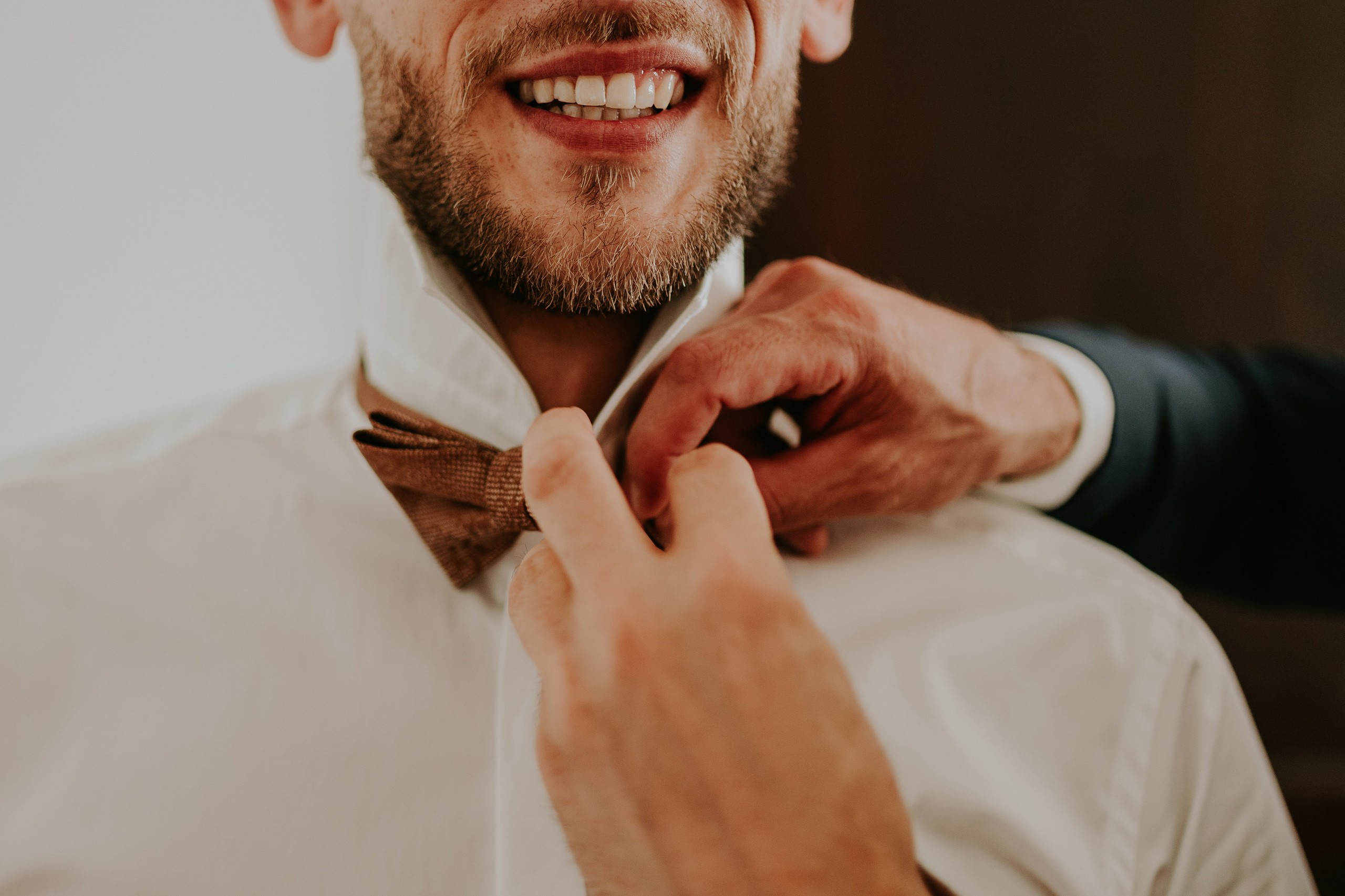 Dwór Wierzbno: plenerowy ślub pod wierzbą. Karkowskafoto - fotografia miłości