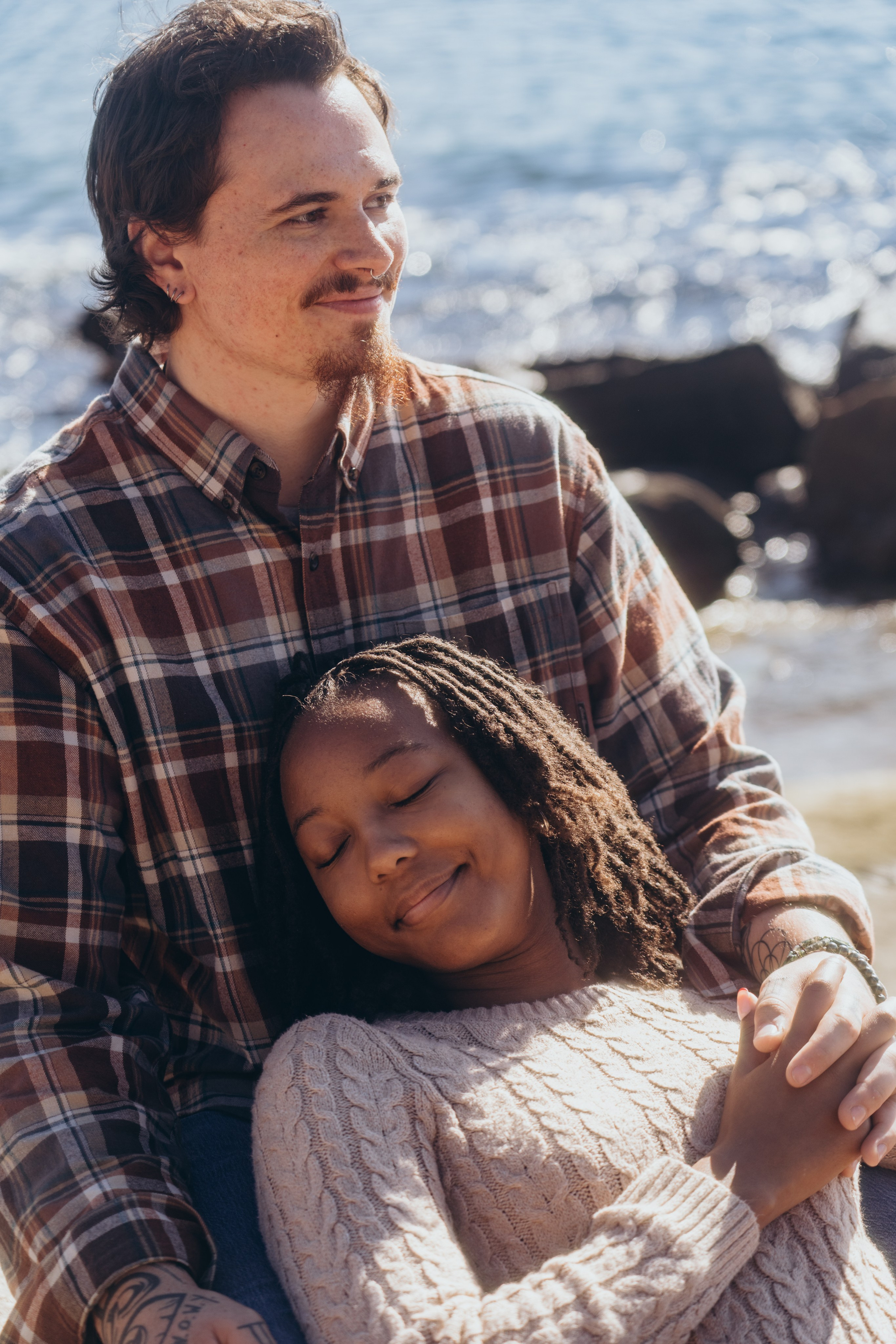 Romantic beach couple photoshoot in Connecticut. Daria Deschain Cinematic Photography in Connecticut