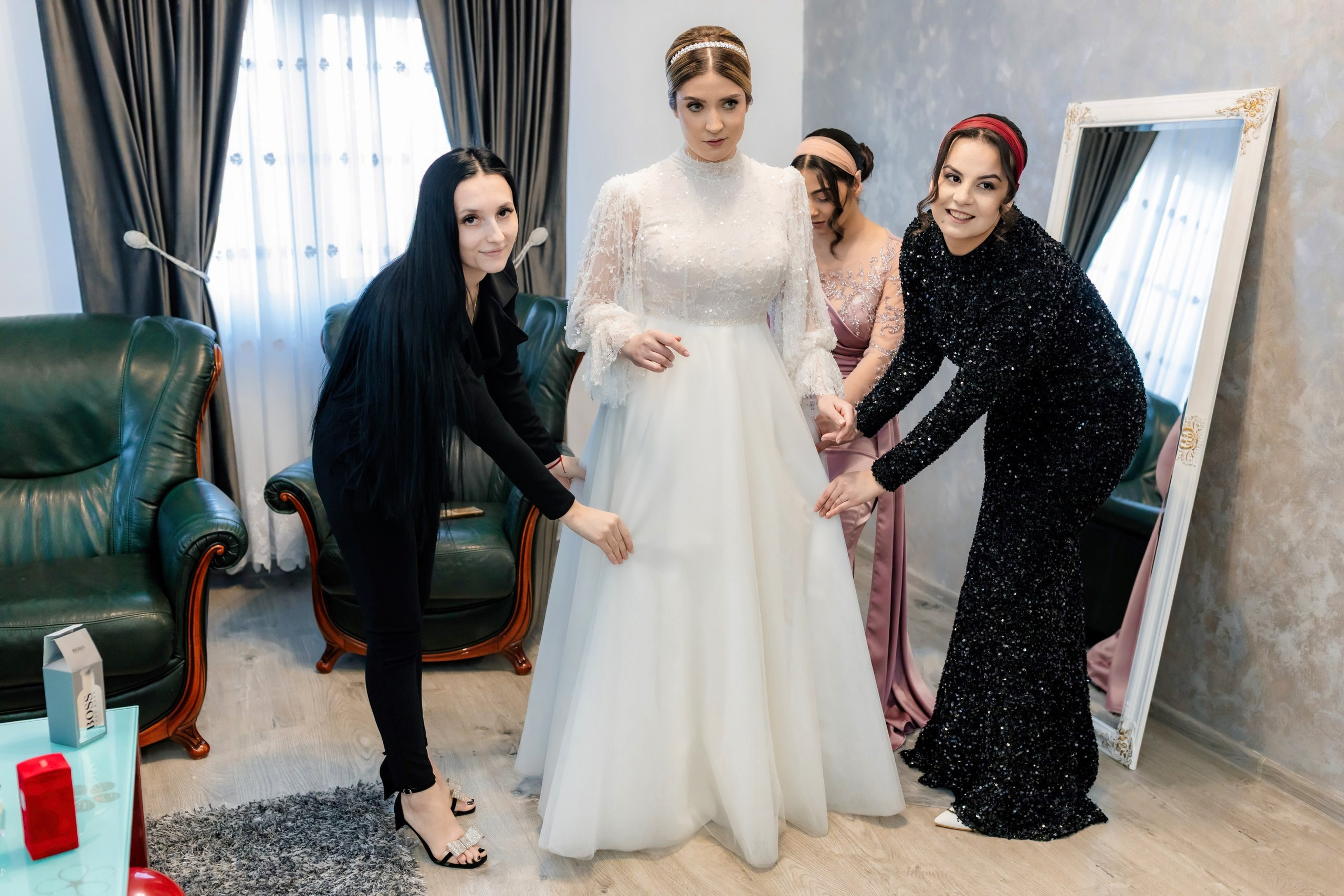 Fotograf nuntă Târgu Neamț – Samuel și Roxana, fotografie autentică realizată de AlinoFotoStudio 2. Fotograf nuntă Iași, Bacău, Suceava și Botoșani – Alin Chirilă surprinzând momente reale de nuntă 3. Fotografie de nuntă cu emoție și credință – AlinoFotoStudio, fotograf povestitor 4. Fotograf profesionist nuntă în Moldova – cadre naturale și pline de emoție 5. Alin Chirilă fotograf nuntă – poveste reală surprinsă prin fotografie 6. Fotograf nuntă cu stil documentar – momente autentice din ziua nunții Pregătiri mireasă acasă – fotografie naturală realizată de Alin Chirilă fotograf nuntă 8. Detalii din ziua nunții – fotograf nuntă Iași și Botoșani, AlinoFotoStudio 9. Emoții din dimineața nunții – fotograf profesionist Moldova 10. Cadre autentice din pregătiri – fotograf nuntă Suceava și Bacău Ceremonie religioasă nuntă – moment emoționant surprins de fotograf Alin Chirilă 12. Nuntă cu valori creștine – fotografie din biserică realizată cu discreție 13. Rugăciune și emoție în ziua nunții – fotograf nuntă Târgu Neamț 14. Legământ în fața lui Dumnezeu – fotografie de nuntă autentică 15. Fotograf nuntă biserică – momente sincere și pline de semnificație Petrecere de nuntă – cadre naturale realizate de AlinoFotoStudio 17. Bucurie și dans la nuntă – fotograf nuntă Iași și împrejurimi 18. Momente autentice de la restaurant – fotograf nuntă Bacău Suceava 19. Atmosferă de nuntă surprinsă discret – Alin Chirilă fotograf -AlinoFotoStudio – fotograf nuntă cu abordare naturală și emoțională 21. Alin Chirilă fotograf – povestitor prin fotografie de nuntă 22. Fotograf nuntă în Moldova – stil documentar și autentic 23. Fotografie de nuntă sinceră și elegantă – AlinoFotoStudio- Fotograf nuntă Iași Bacău Suceava Botoșani – Alin Chirilă AlinoFotoStudio 26. Fotograf nuntă Târgu Neamț și Moldova – fotografie profesională de eveniment 27. Fotograf nuntă cu valori creștine și stil documentar – AlinoFotoStudio - Alin Chirilă – AlinoFotoStudio Fotograf nuntă Iași • Bacău • Suceava • Botoșani - Samuel & Roxana, Târgu Neamț -Momente reale, trăite sincer și păstrate pentru totdeauna.