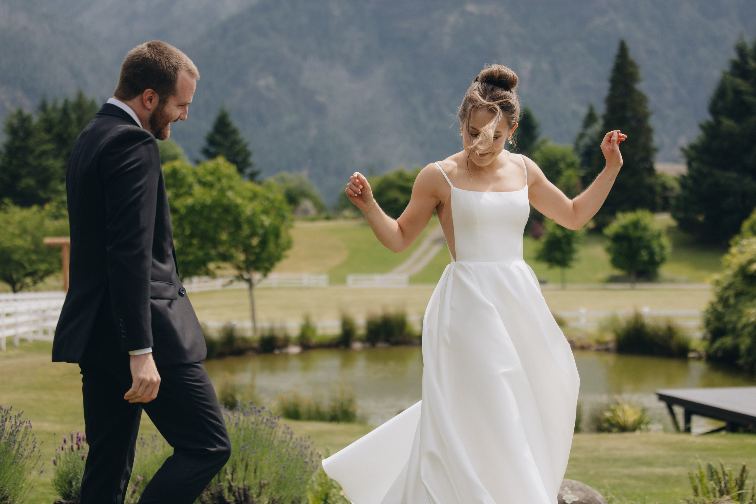 Wedding Shelby & Riley | Columbia River Gorge, WA | Georgy Shishkin Photography Photography. Portland Wedding Photographer | Authentic PNW Love Stories