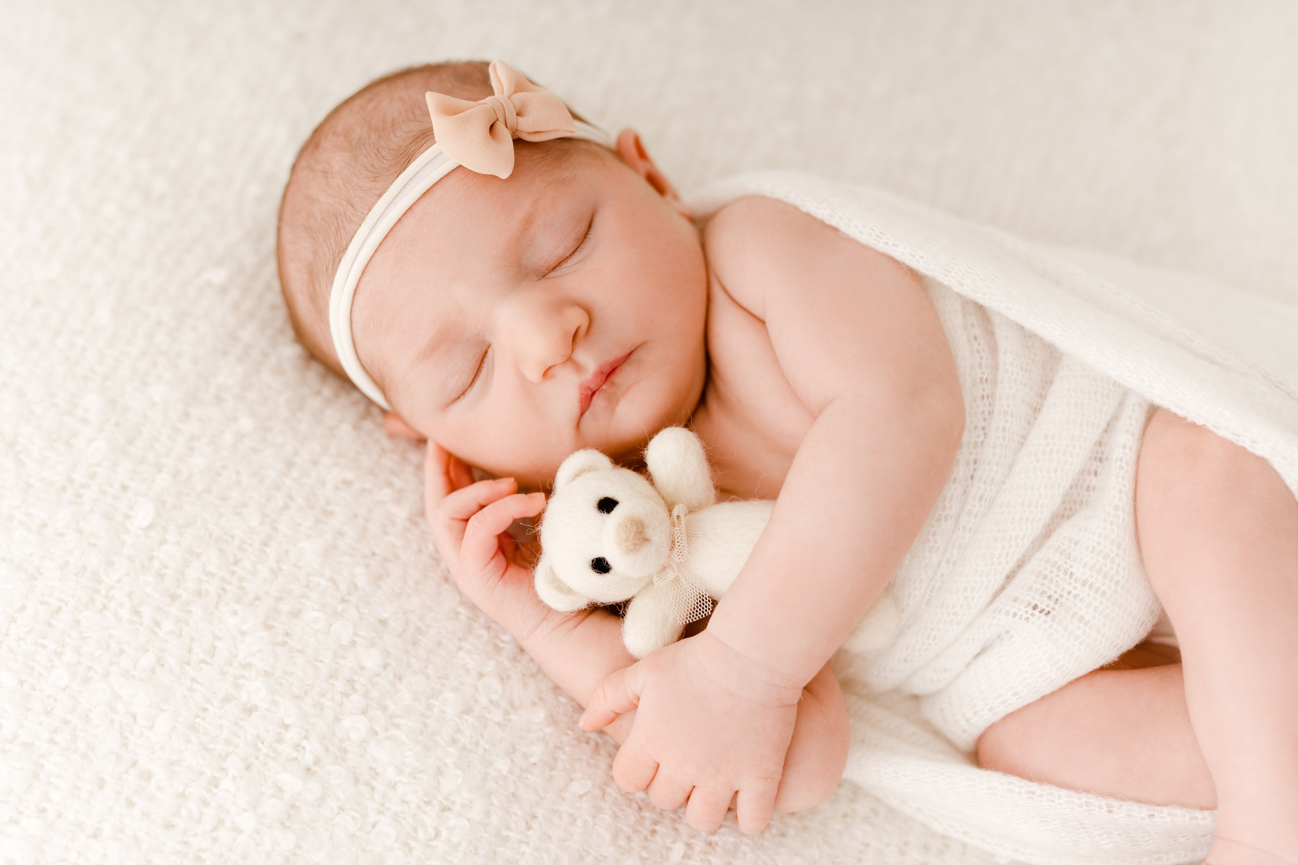 Sesja noworodkowa malutkiej Kaji. Fotograf Łódź - sesja ciążowa, noworodkowa, dziecięca. Studio w Łodzi