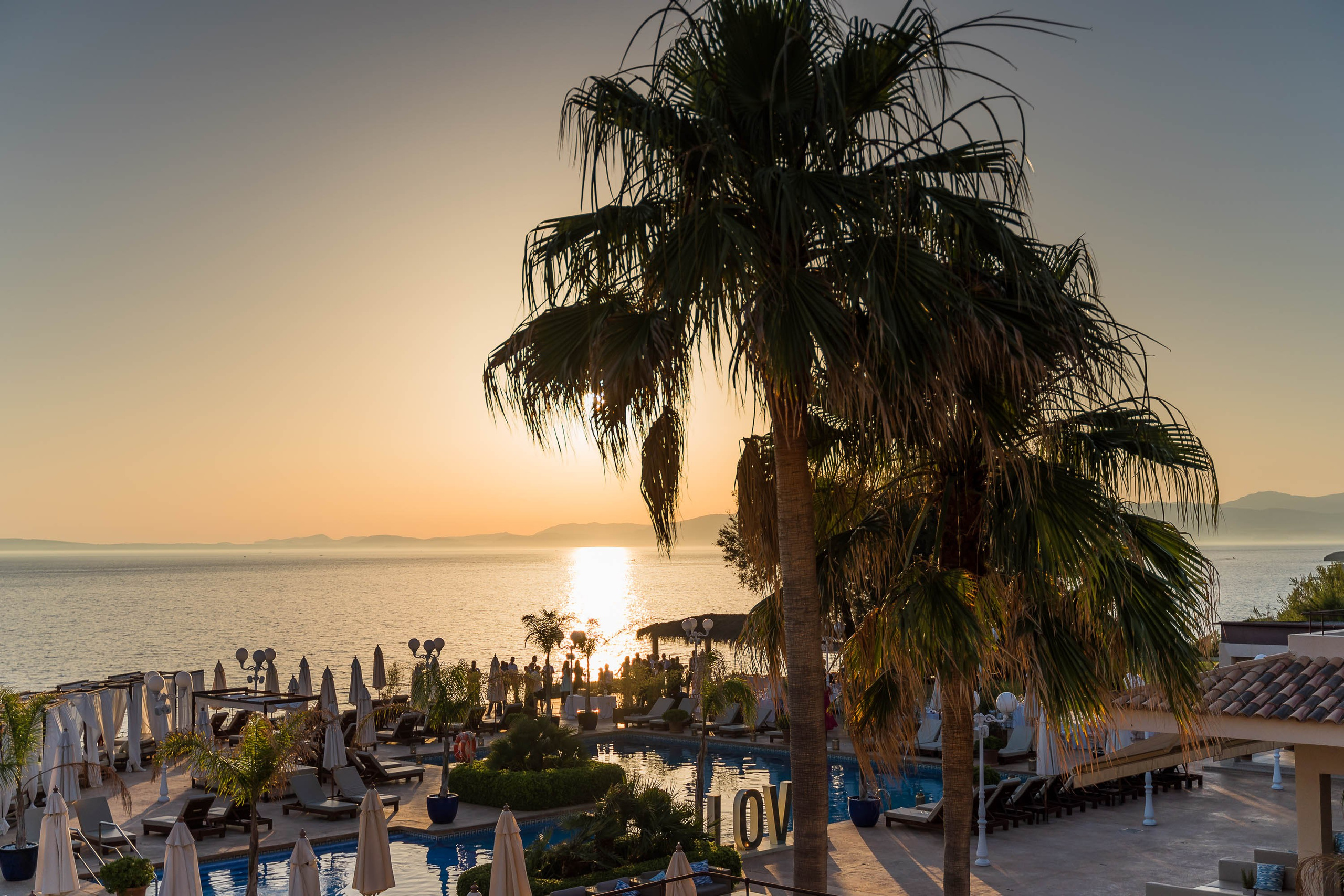 Wedding in Mallorca at Mhares Beach Club. Mallorca Wedding, Corporate & Social Photographer