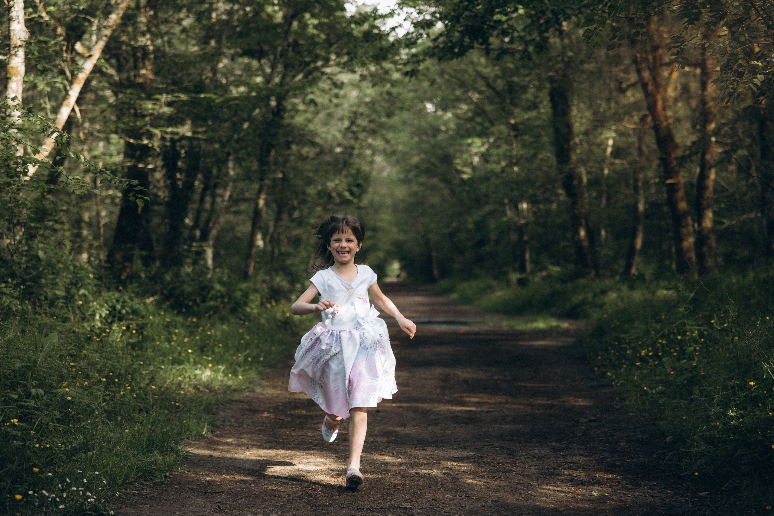 Séance photo en famille Forêt de Bouconne. Eugénie Smirnova — photographe à Toulouse et dans le sud-ouest de la France