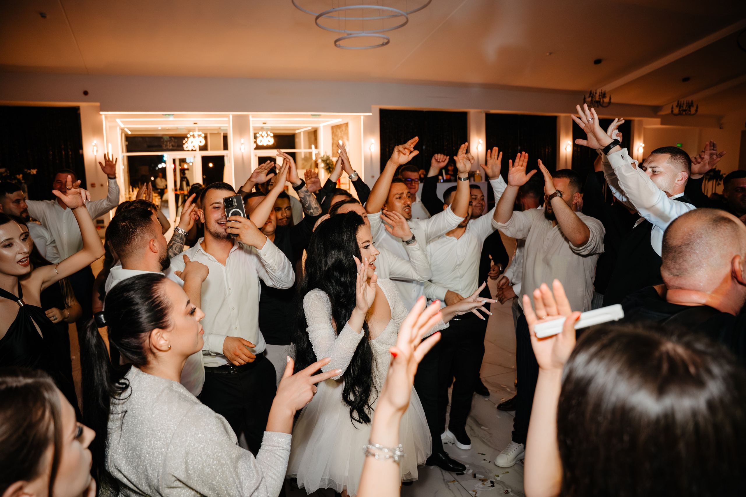 Catalina & Remus. Raw Studio. Fotograful tau de nunta!