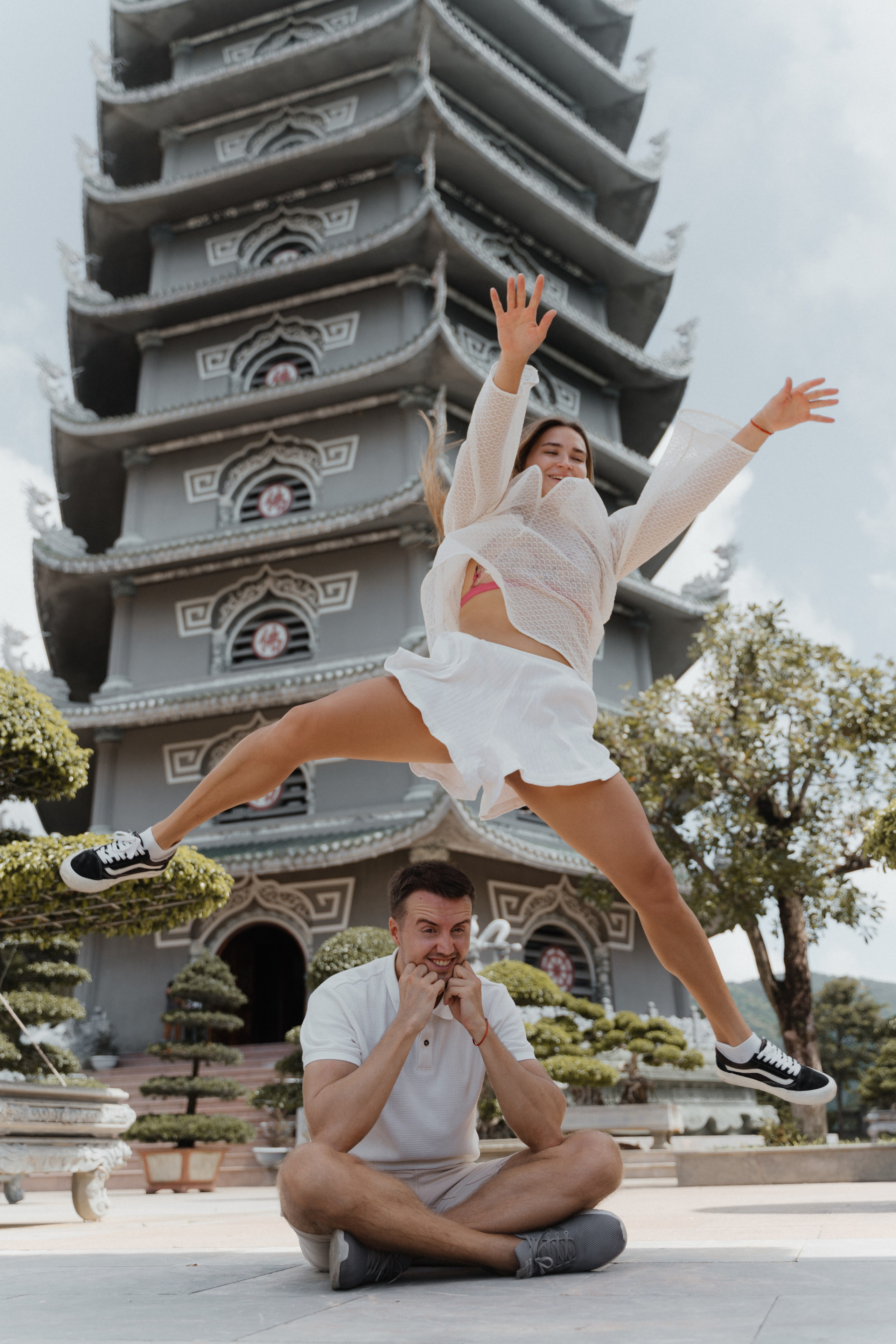 Парная съемка у храма Леди Будды в Дананге. Фотограф в Дананге, Вьетнам. Эстетика и лайфстайл