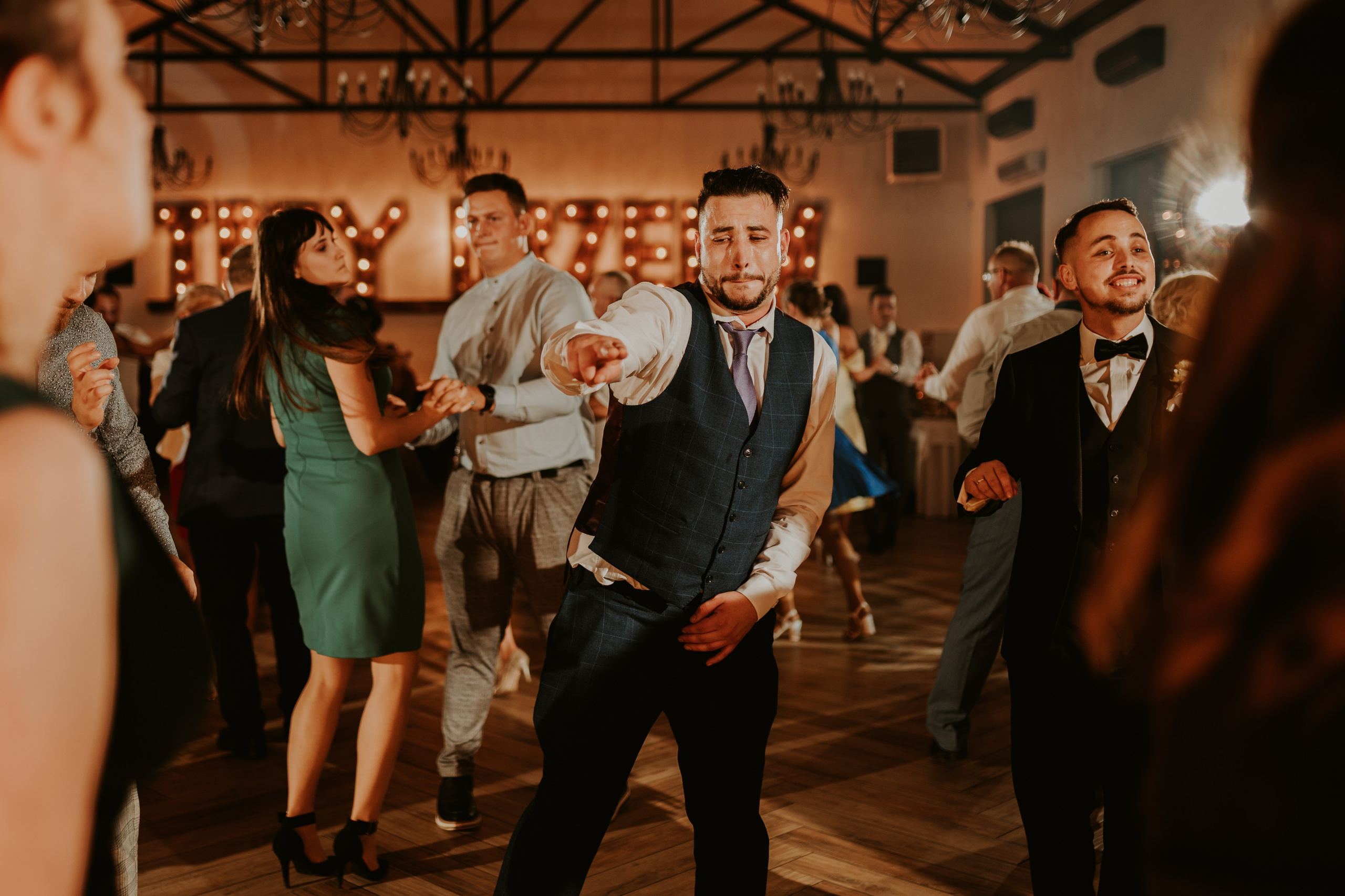 Trzy Drzewa: wspaniała uroczystość Wiktorii i Kamila. Karkowskafoto - fotografia miłości