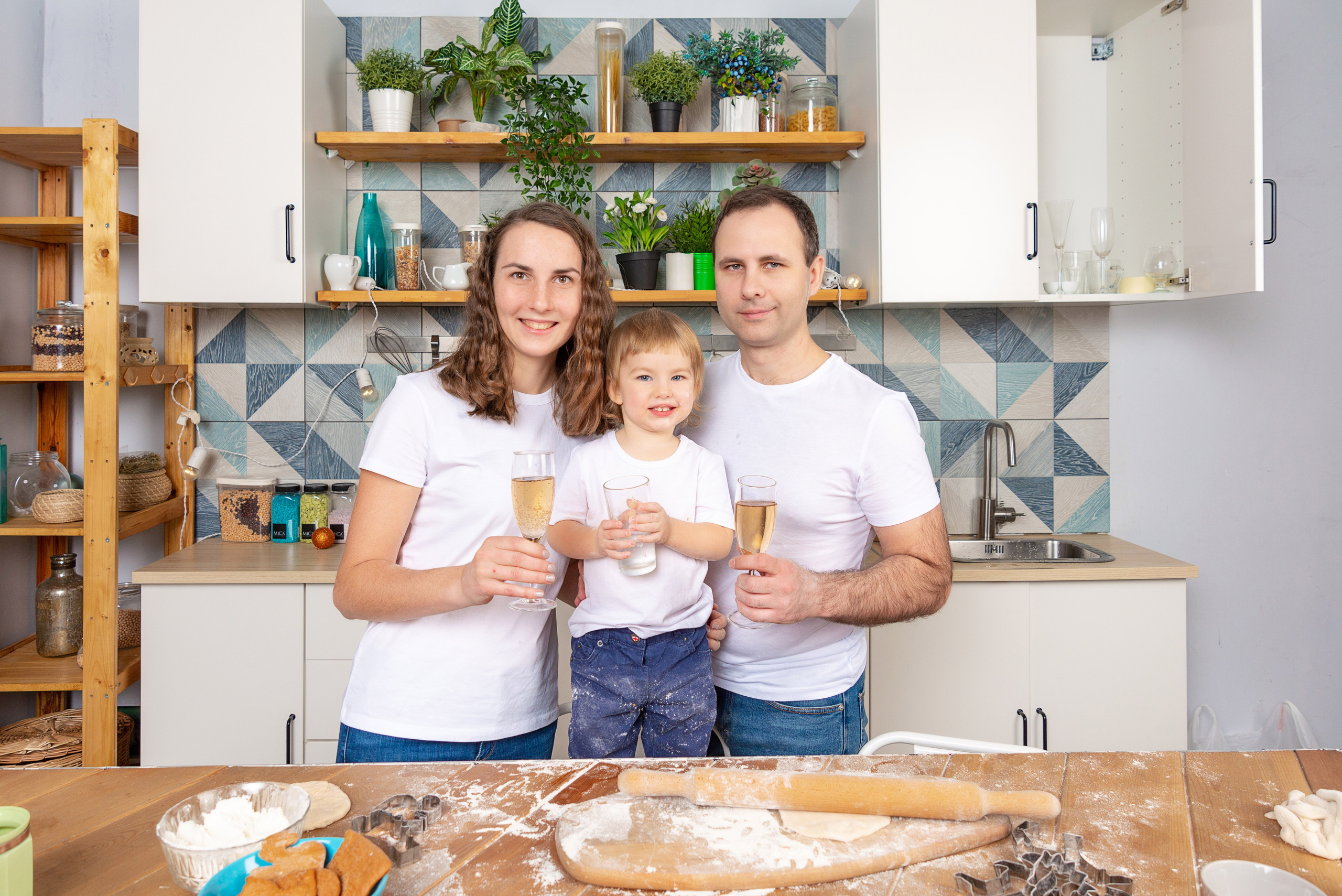 Семейная фотосессия в студии с кухонной зоной. FOTÓGRAFO MÉXICO QUINTANA ROO