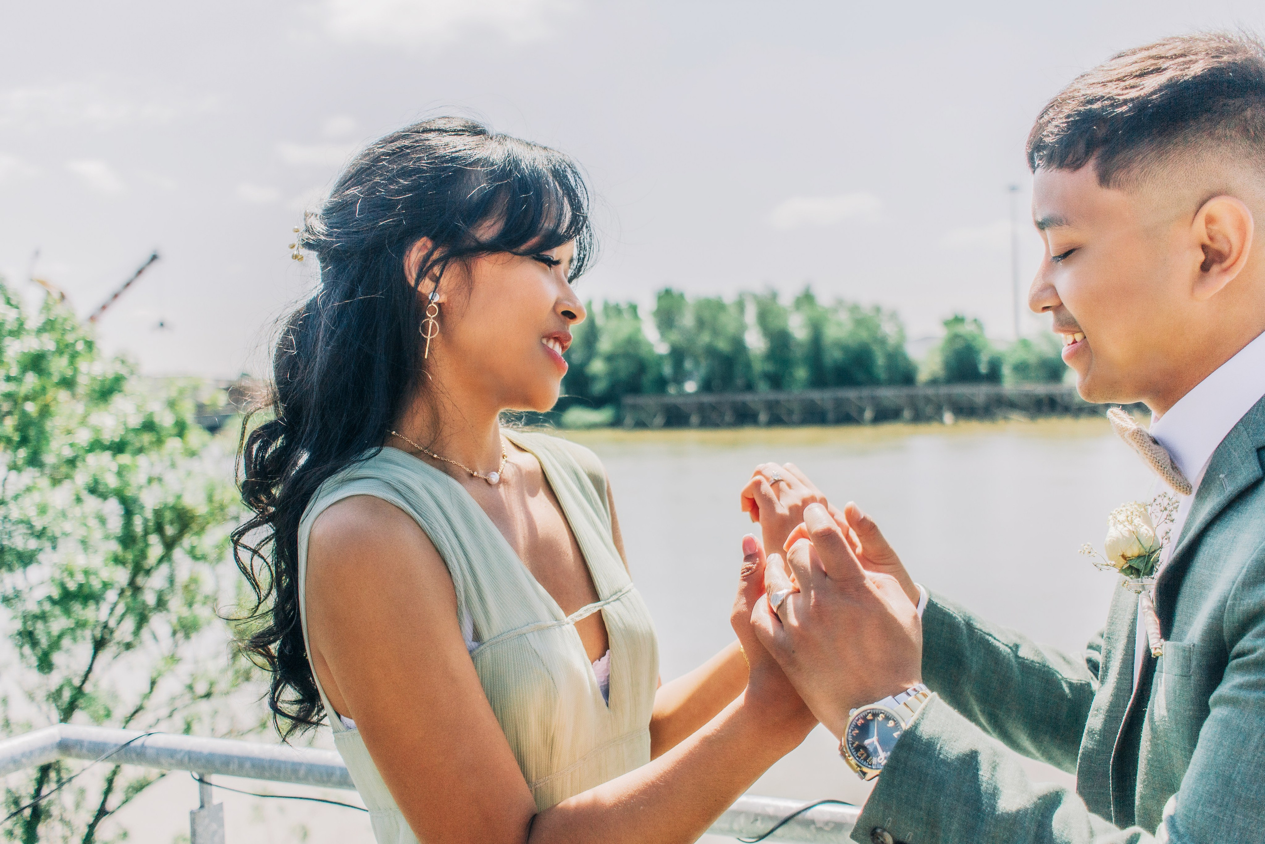 Mariage de Ny & Hasina vue la Loire. Photographe professionnelle à Poitiers, Tours et Châtellerault | Studio photo entre Poitiers et Tours – portraits, familles, entreprises, ma