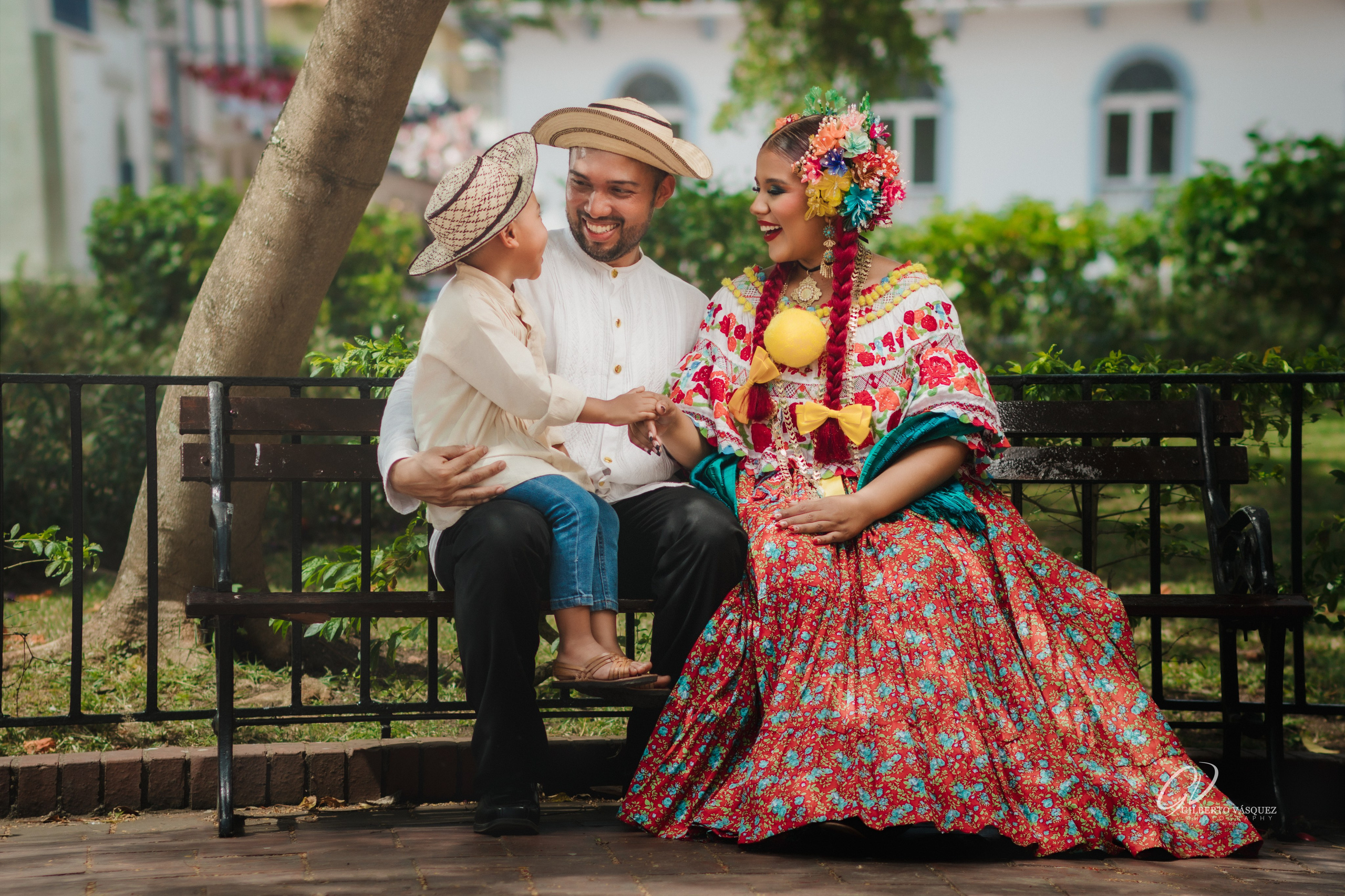 Sesión de fotos con pollera en Panamá · GVPhoto