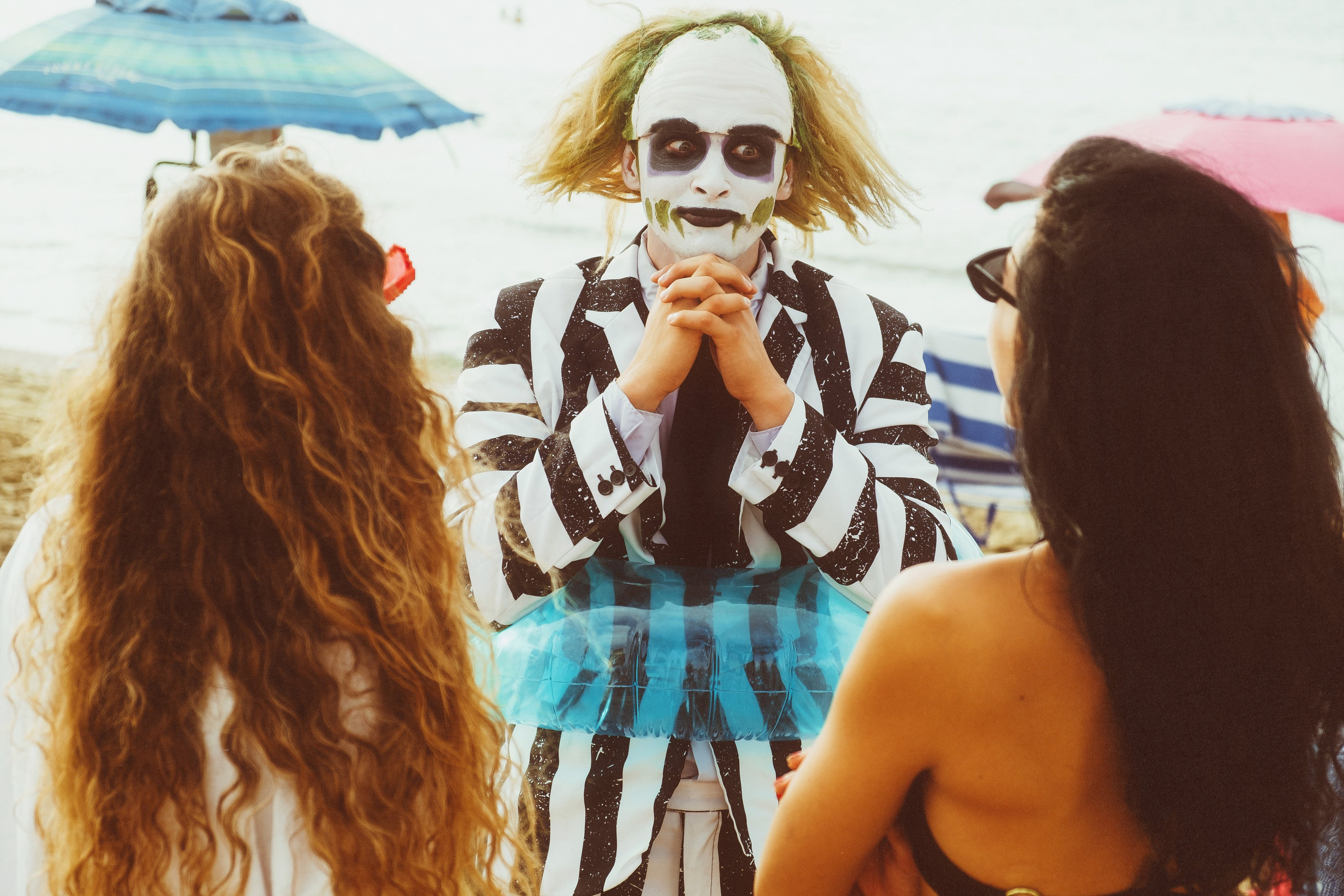Beetlejuice на море: Экспериментальная фотосессия с цирковыми артистами — Фотограф Андрей Луковников