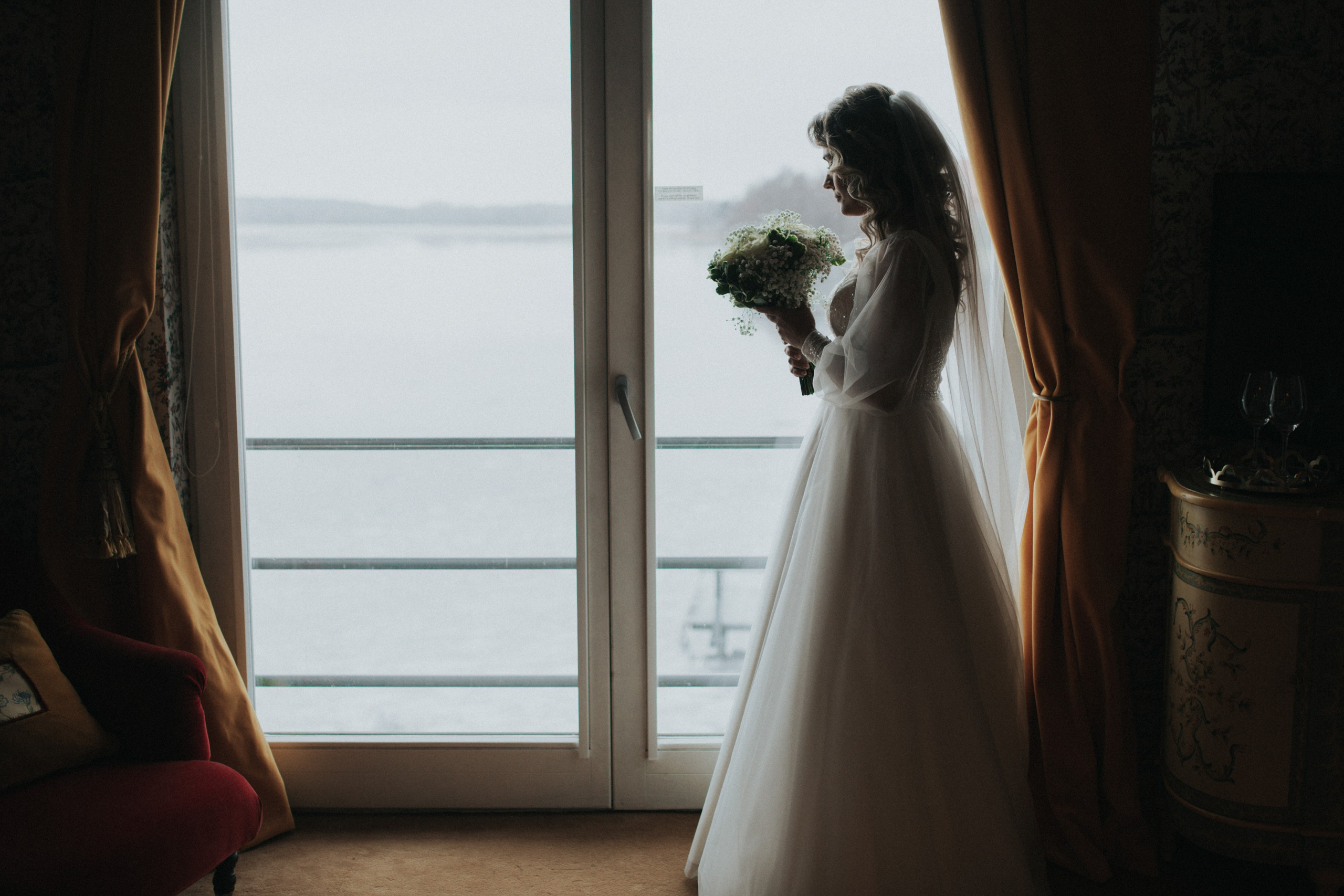 Vestuvių fotosesija, pasiruošimas, Vestuvių pasiruošimo fotografavimas. Vestuvių fotografas Vilnius Trakai kaina vestuvių fotografavimas fotografė personal.lt photogrpahy kainos jaunoji jaunikis nuotaka santuoka vestuvės, profesionali natūrali meninė reportažinė klasikinė fotosesija