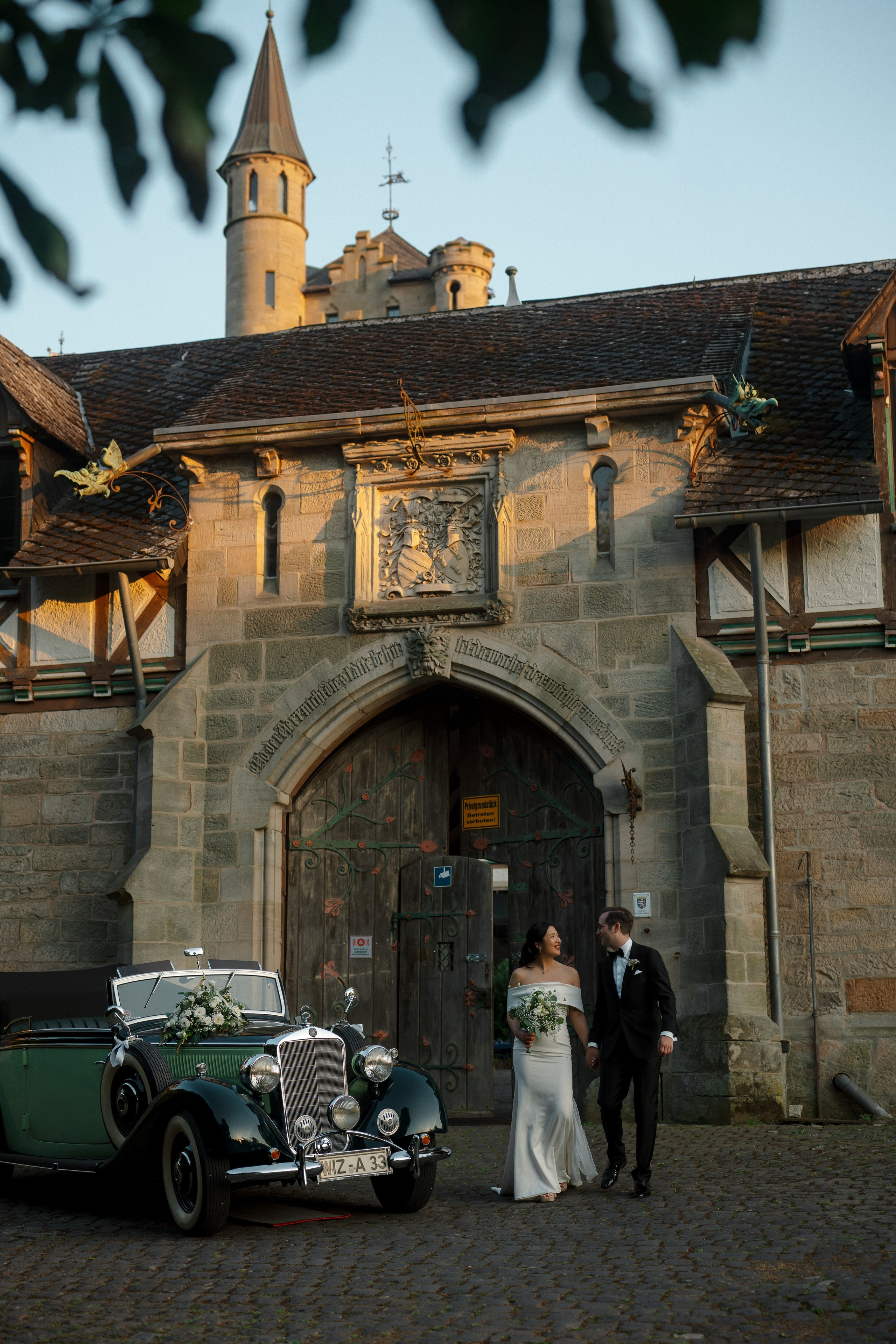 Joann & Hanning’s Timeless Wedding at Schloss Bürresheim | Destination Wedding Photographer. Raw Studio: Capturing Elegant weddings accross Europe
