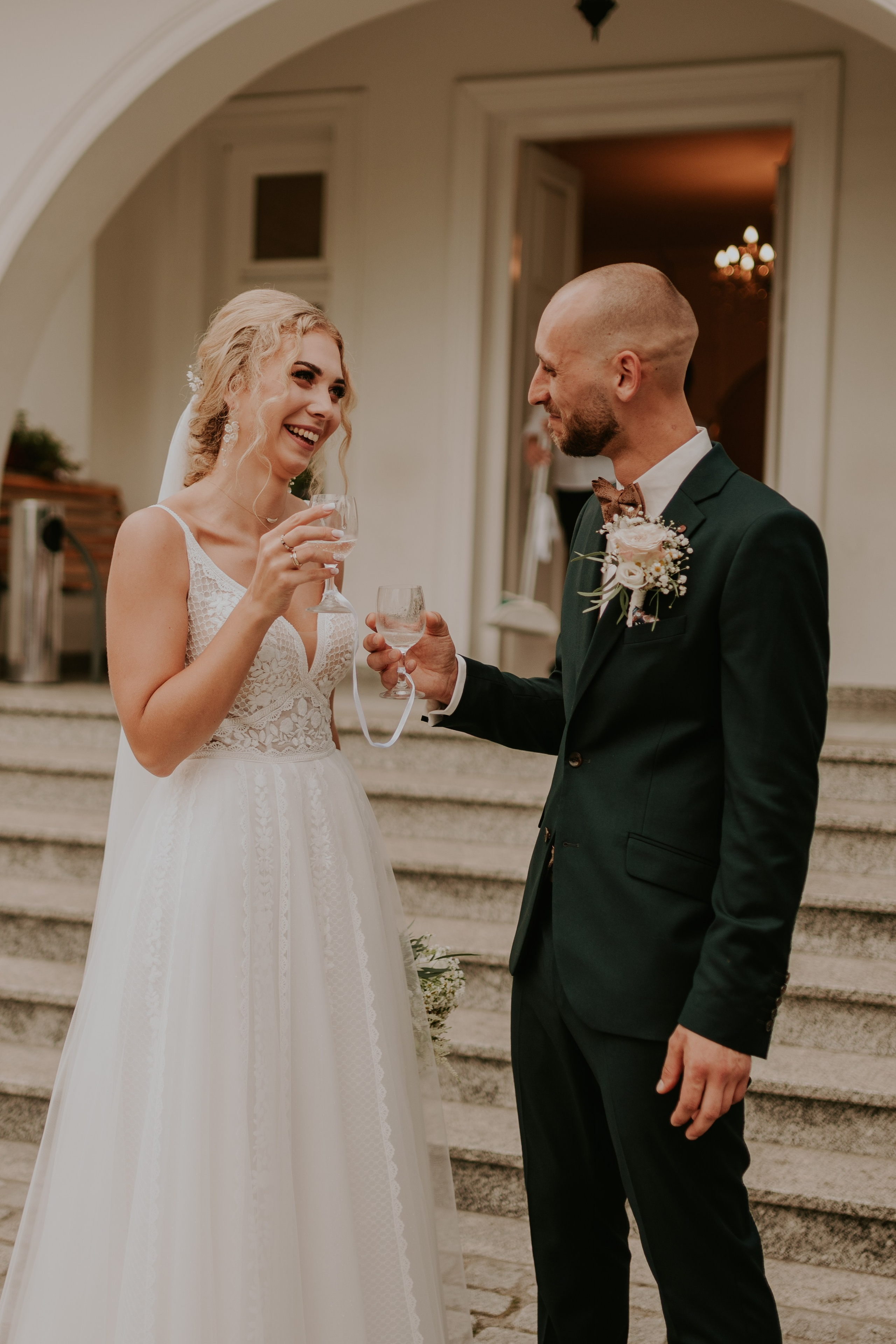 Dwór Wierzbno: plenerowy ślub pod wierzbą. Karkowskafoto - fotografia miłości