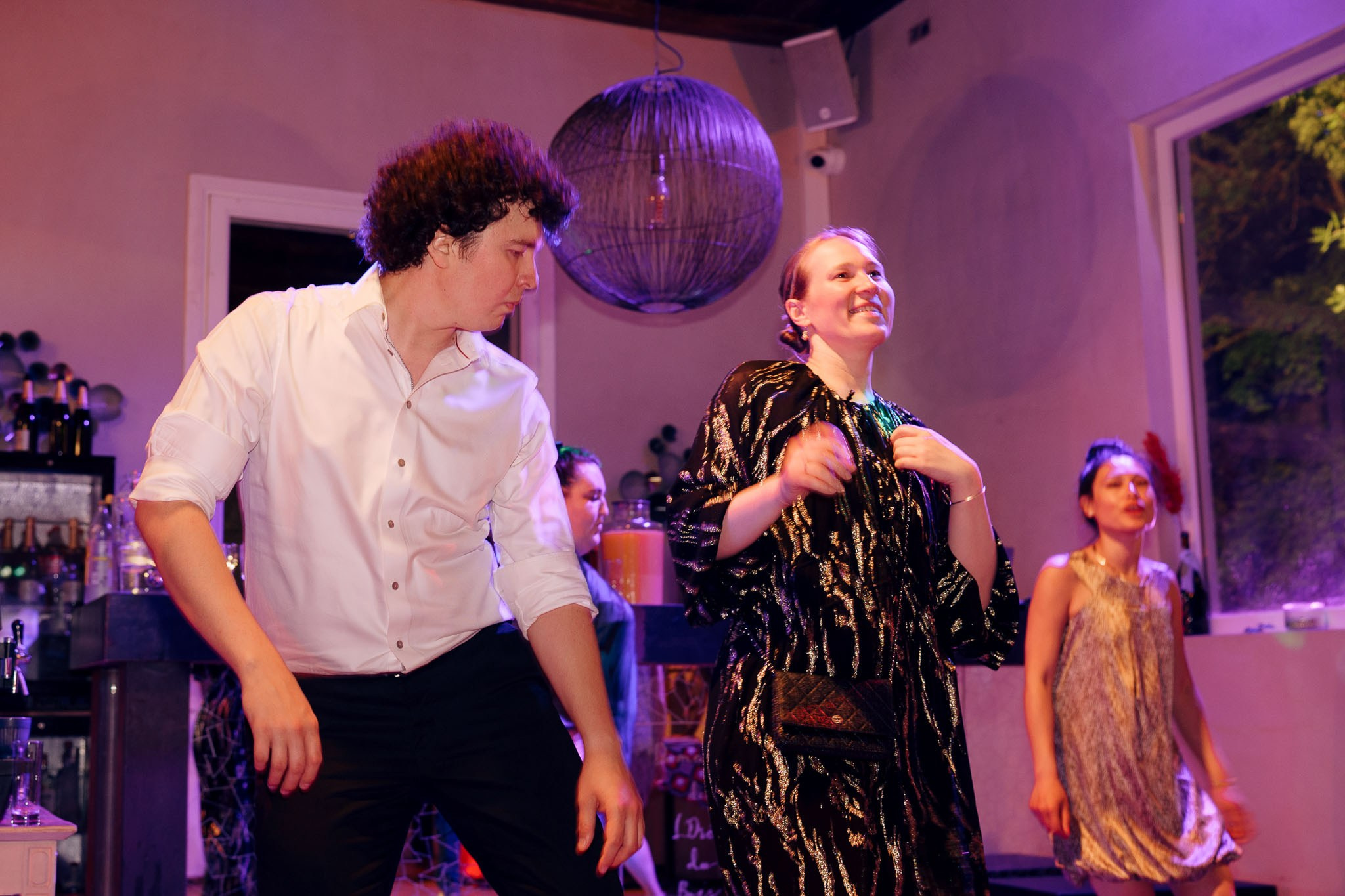 Häävalokuvaaja Helsingissä – Studiohappymoment | Romanttisia hetkiä