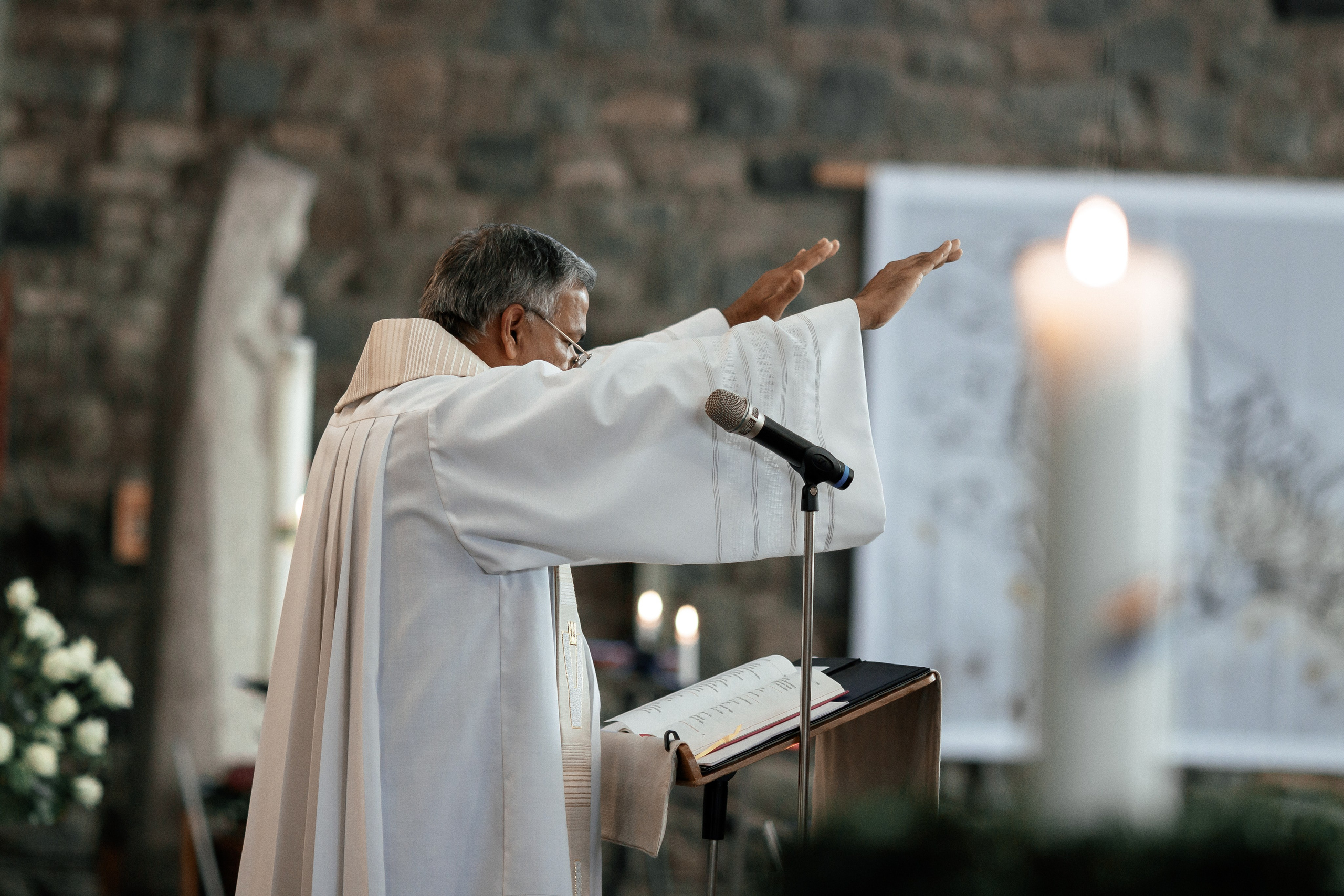 Kirchliche Hochzeit in Herborn. Fotograf NRW aus Wickede Ruhr, Milla Kunst