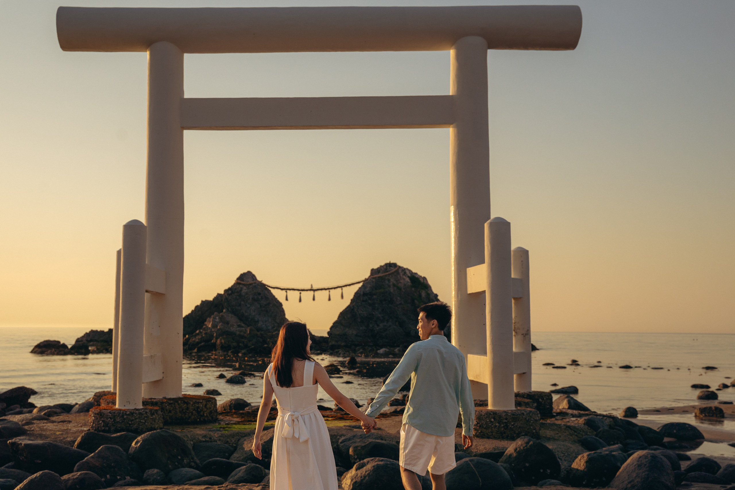 Fukuoka Couple Photoshoot: Roses, Totoro Forest & Sunset Love Story