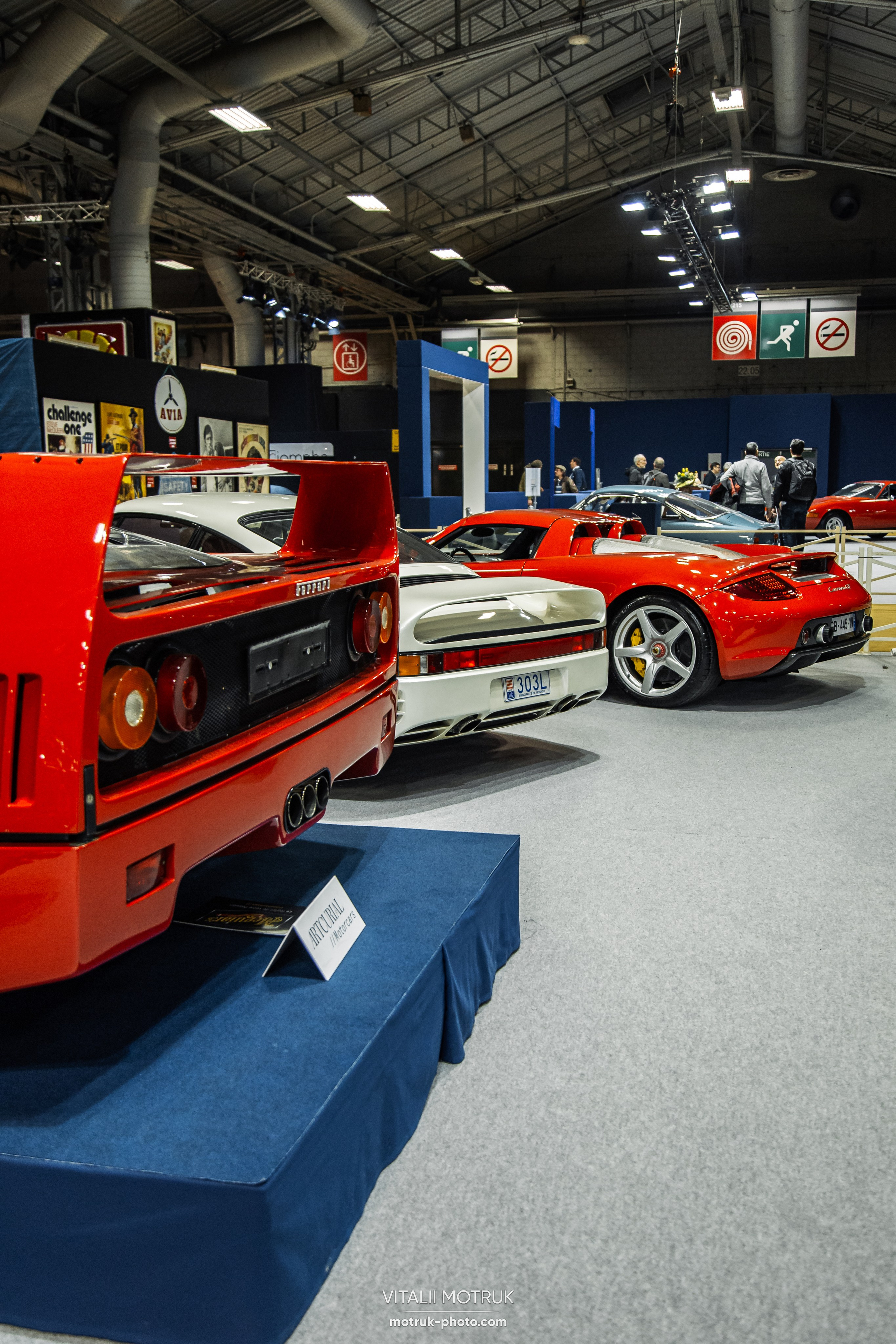 Retromobile 2023. Photographe de voitures à Paris — Vitalii Motruk
