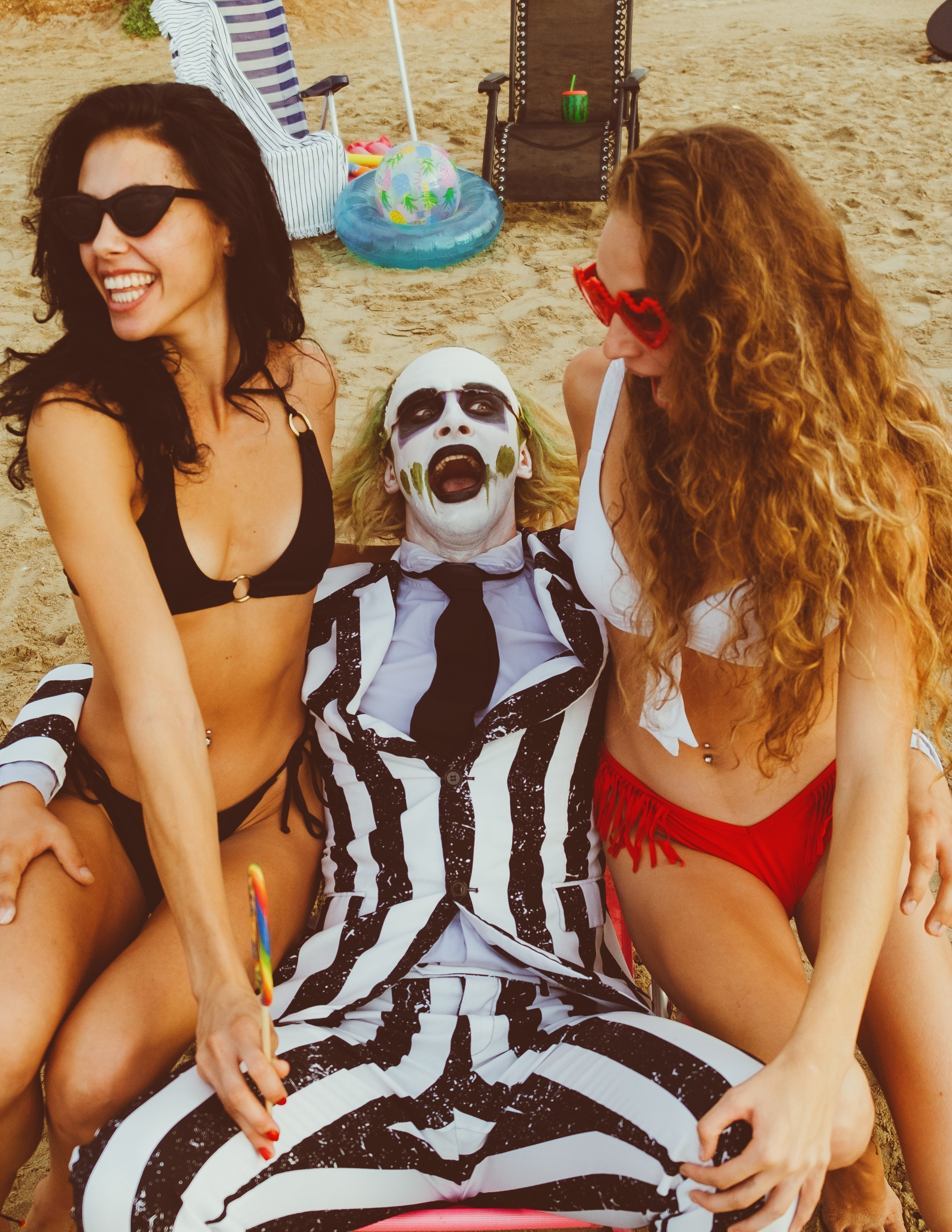 Beetlejuice на море: Экспериментальная фотосессия с цирковыми артистами — Фотограф Андрей Луковников