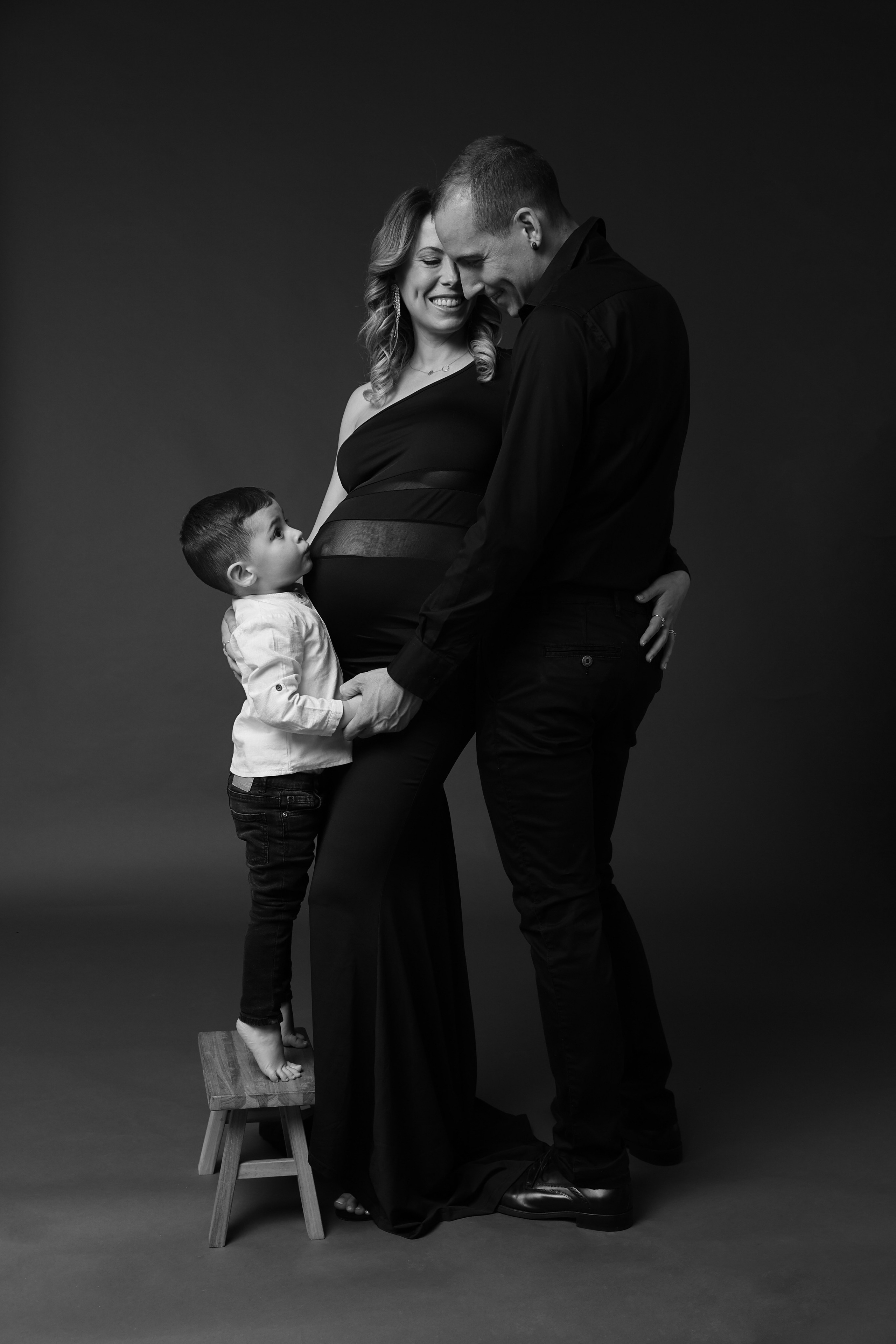 Nueva Sesión Embarazo En Estudio. Fotografía de Eventos, Embarazo y Familiar en Pirineos