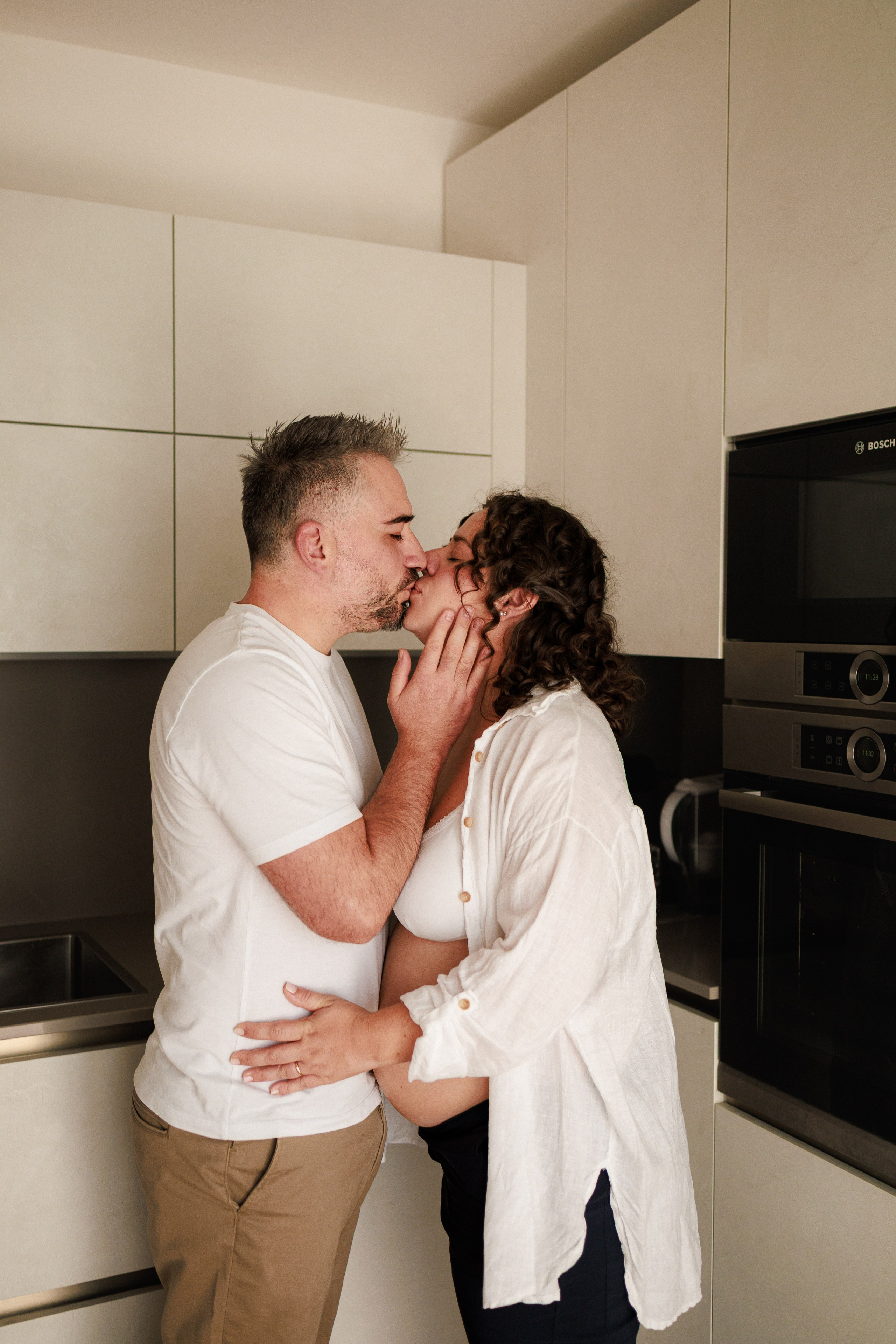 Maternity Photographer in Milan | Natural Lifestyle Sessions | Olis Visual