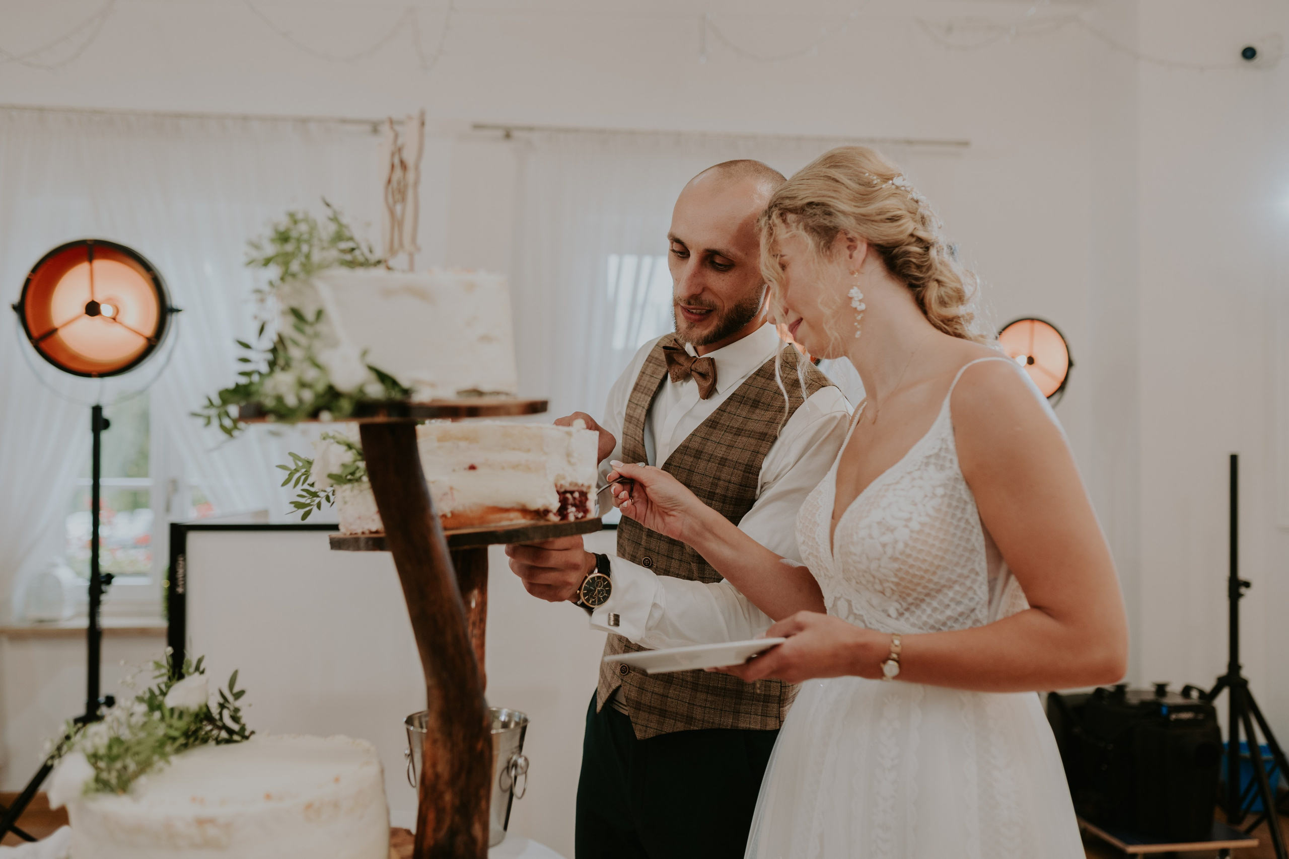 Dwór Wierzbno: plenerowy ślub pod wierzbą. Karkowskafoto - fotografia miłości