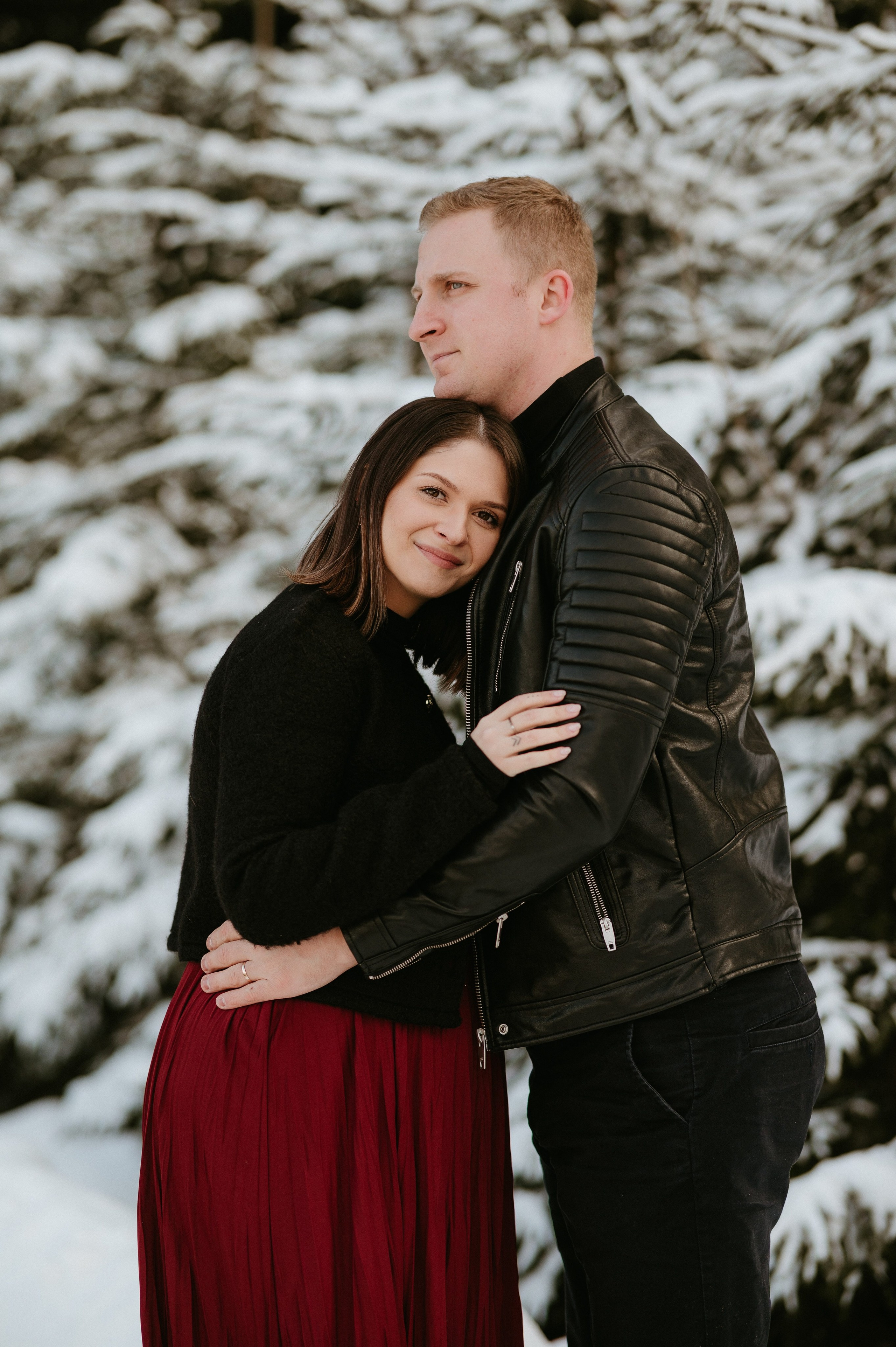 Ședință Foto de Familie la Munte – Fotografii de Iarnă în Lupcina. Valentin Melen - fotograf de nunta 🤍