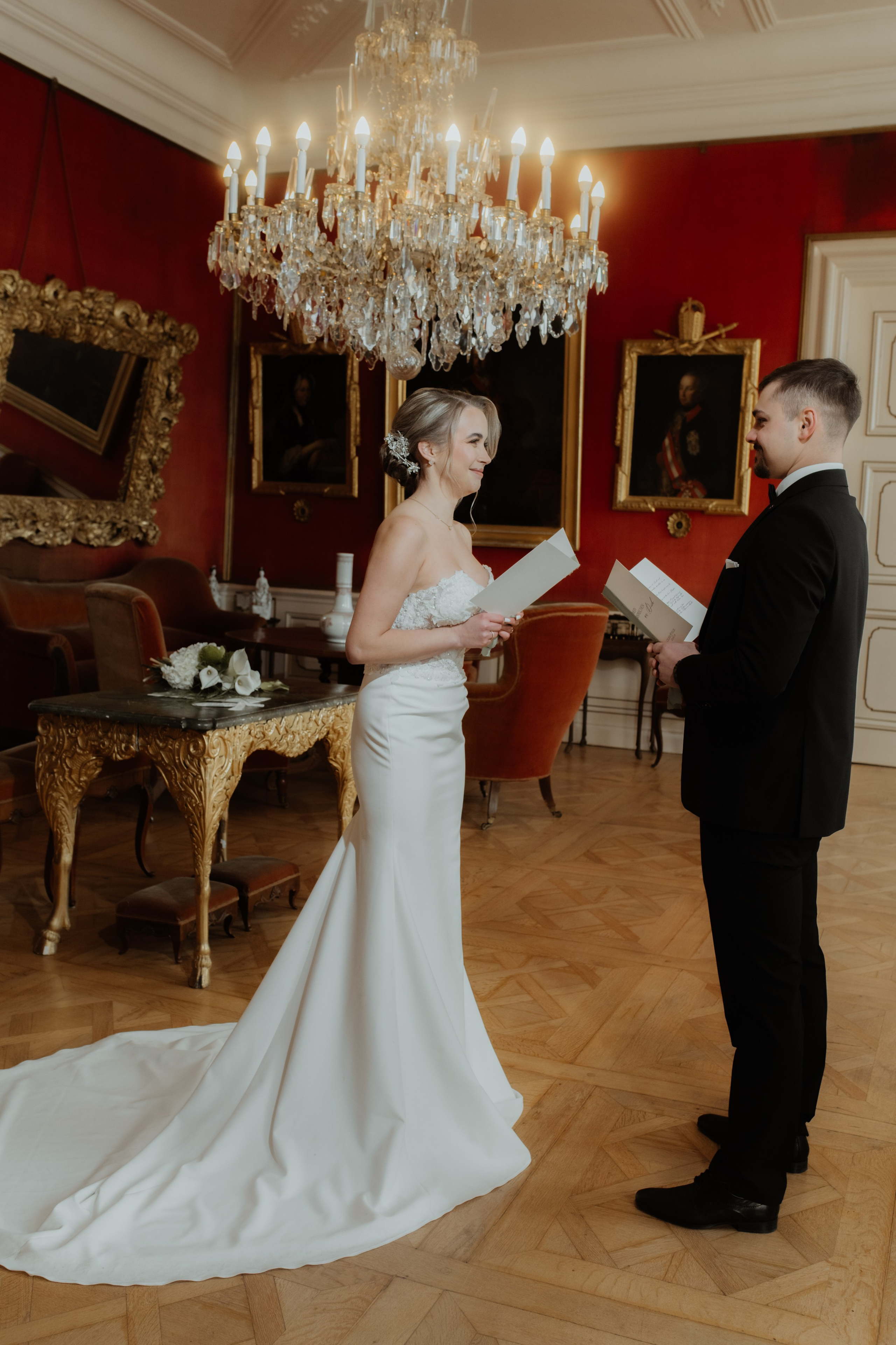 Hochzeit von Celine und Felix im Schloss Schilingsfürst. Anna Saribekyan – Beste Hochzeitsfotografin in Würzburg, Top 10 in Deutschland
