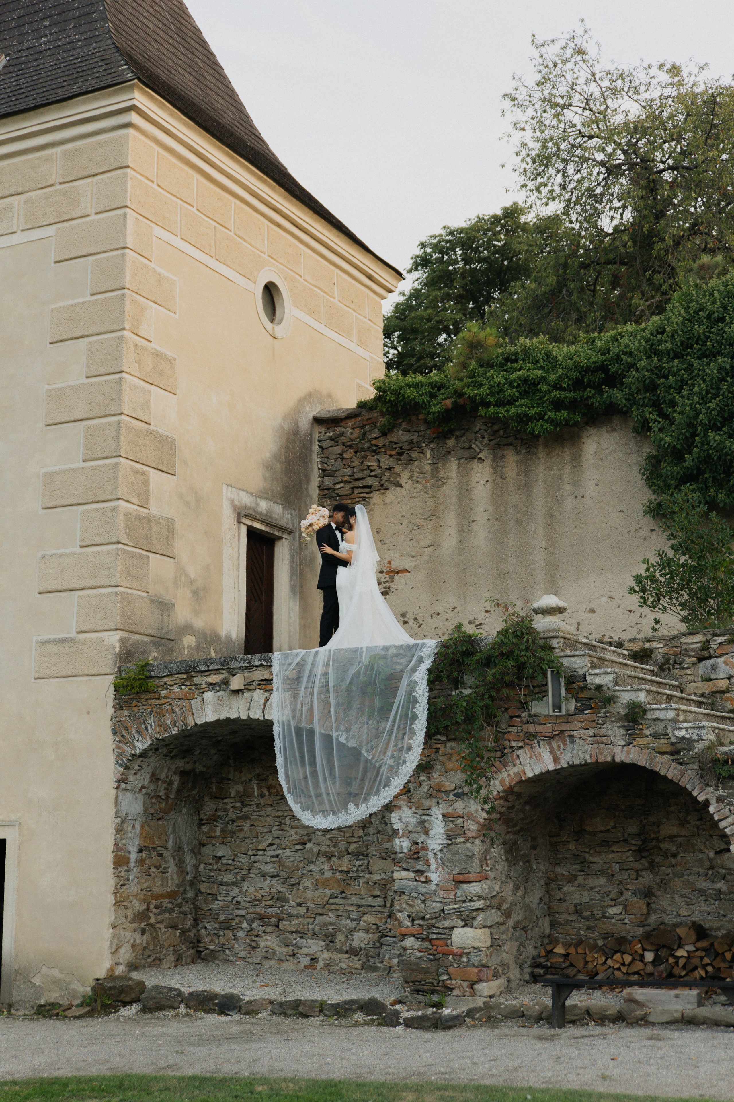 Elegant European castle wedding at Schloss Rosenburg – historic charm, majestic views, and picture-perfect moments.