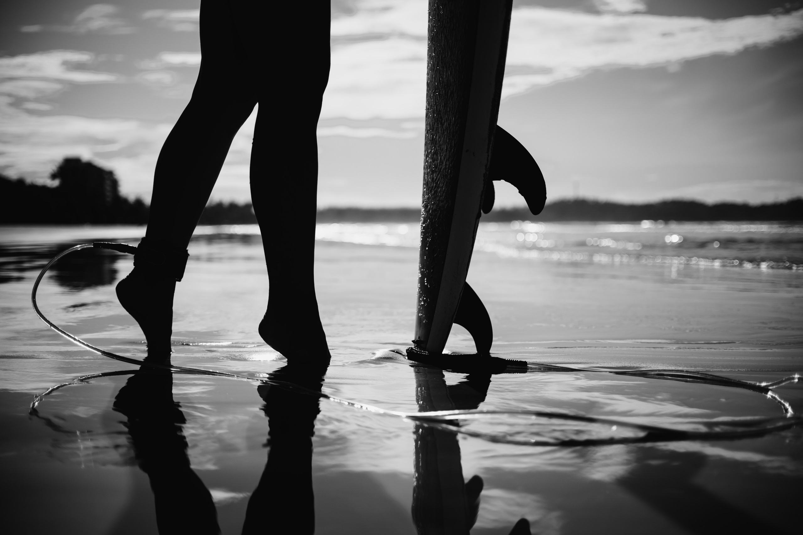 Photoshoot with a surfboard | BW