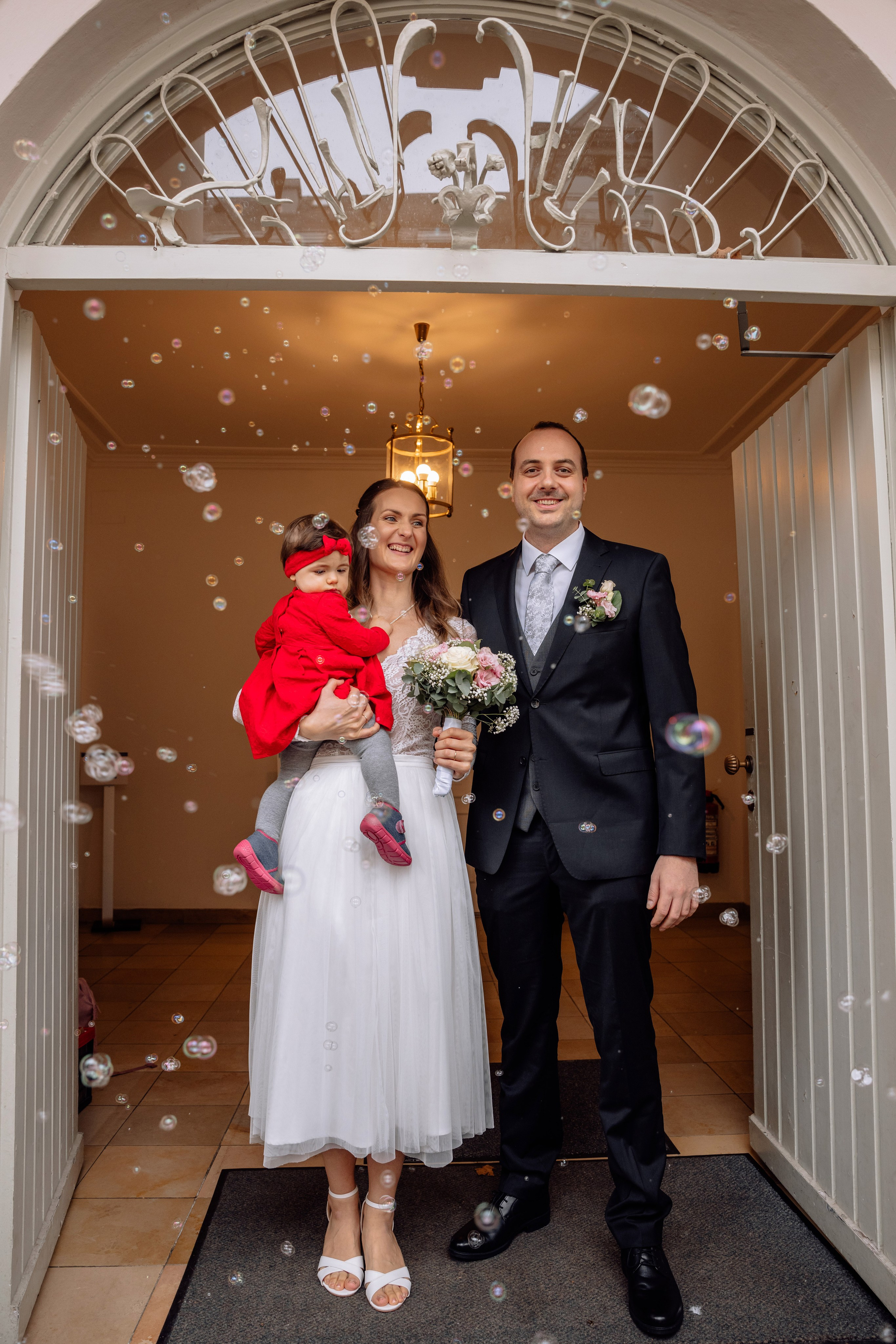 Zeitlose Hochzeit im Standesamt Mandlstraße | München Schwabing. Hochzeitsfotograf München Taufe Familienfotograf Tanja Mauke