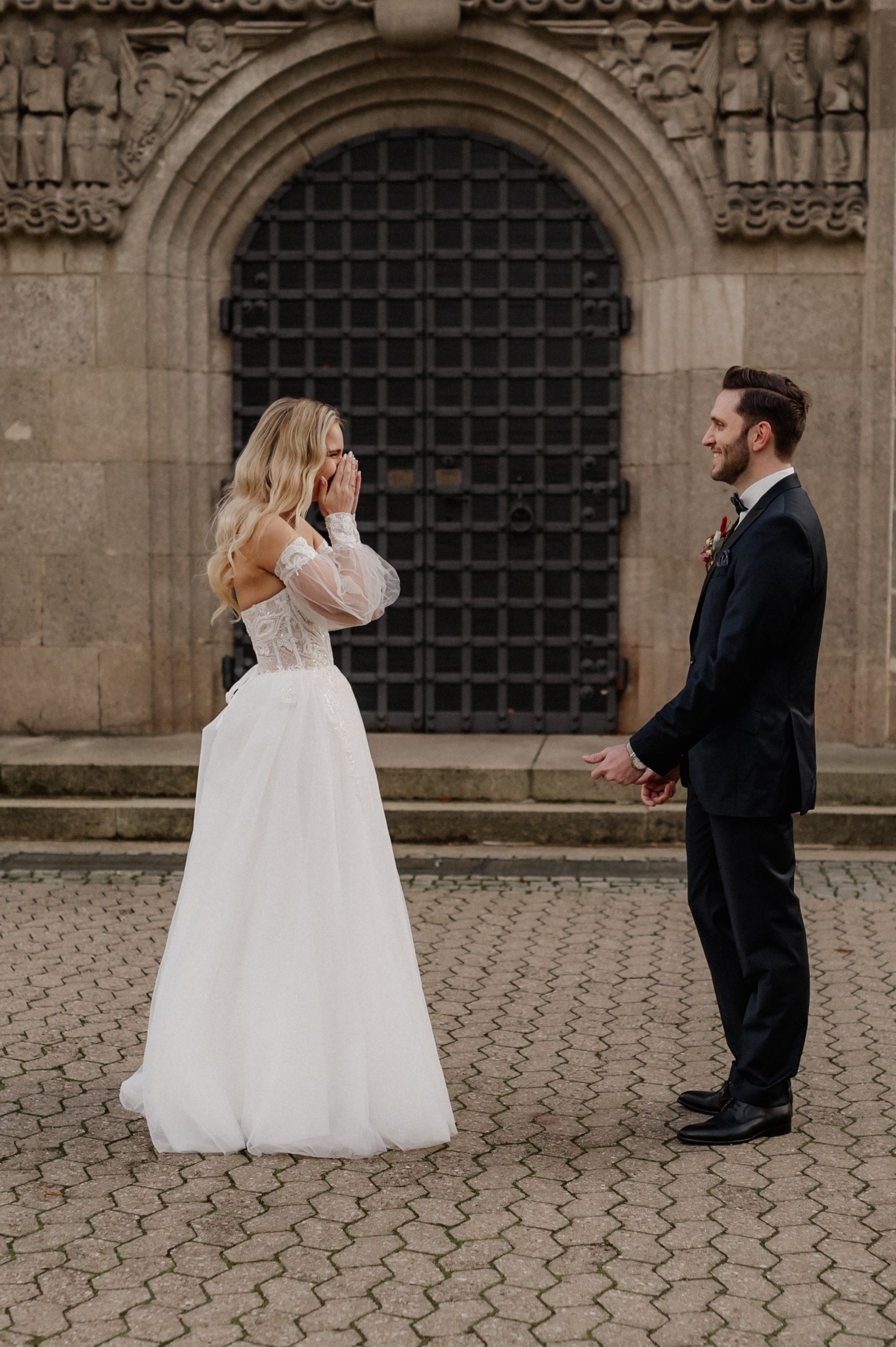 Emotionen bei dem First Look an der Kirche in Windsbach