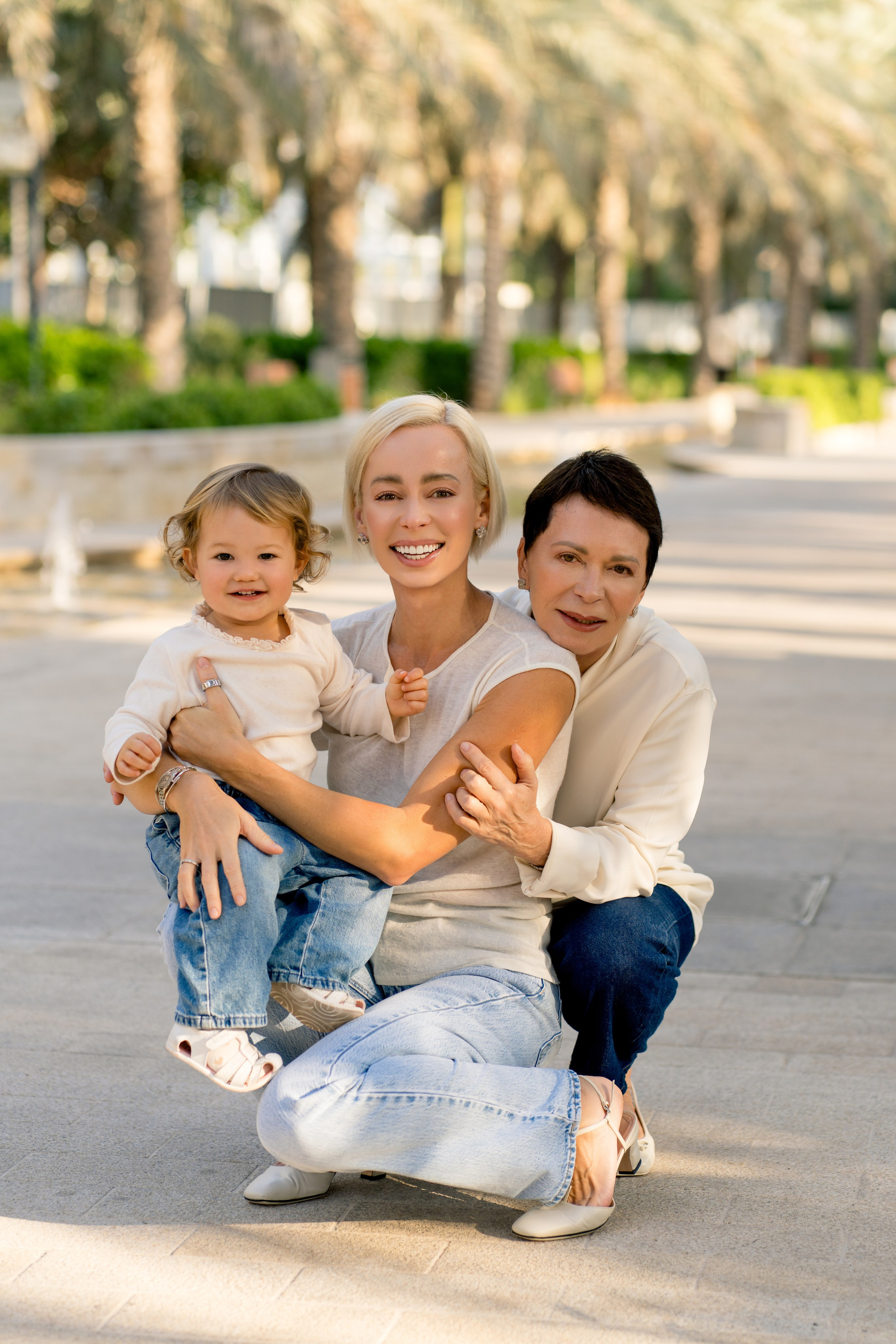 Outdoor family photoshoot in Abu Dhabi park