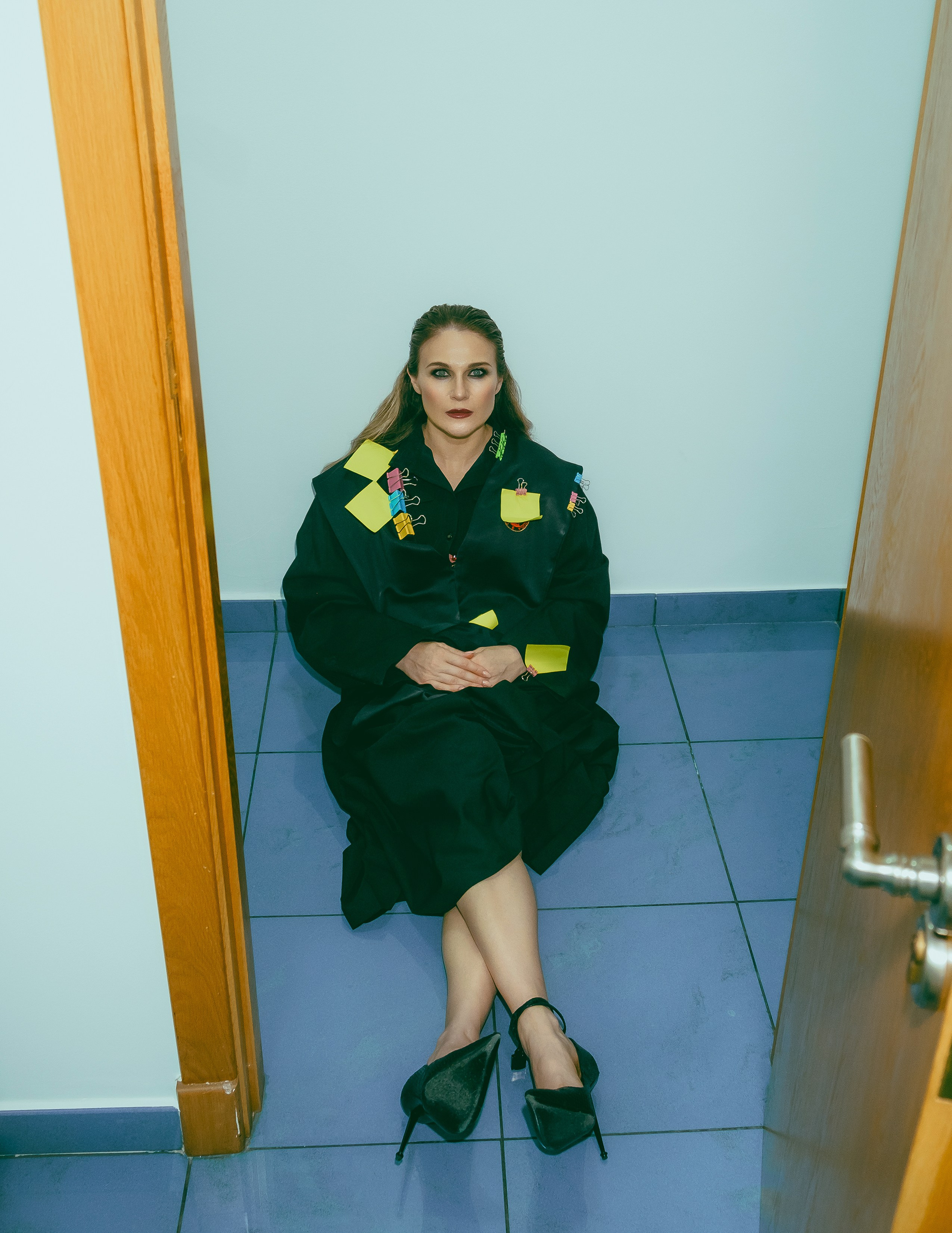 Креативная фотосессия адвоката в офисе в Аликанте, Торревьеха