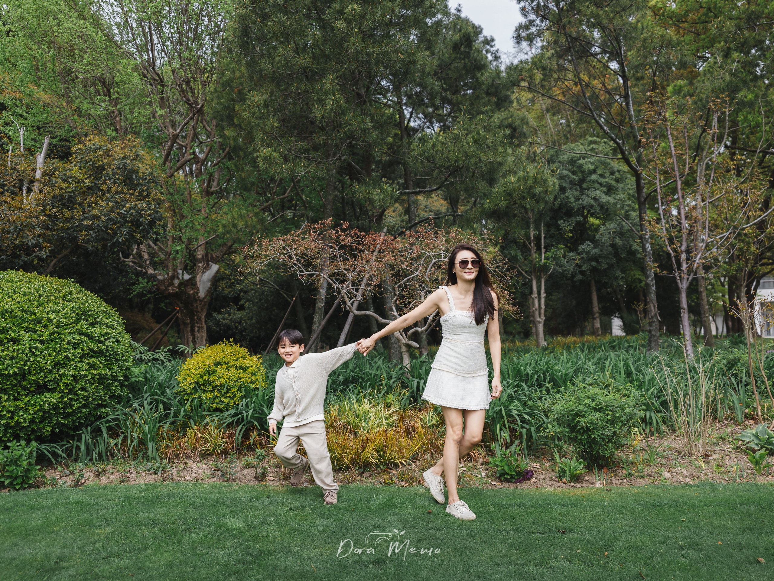 Shanghai Family Photography — A Singapore Family’s Sping Park Session