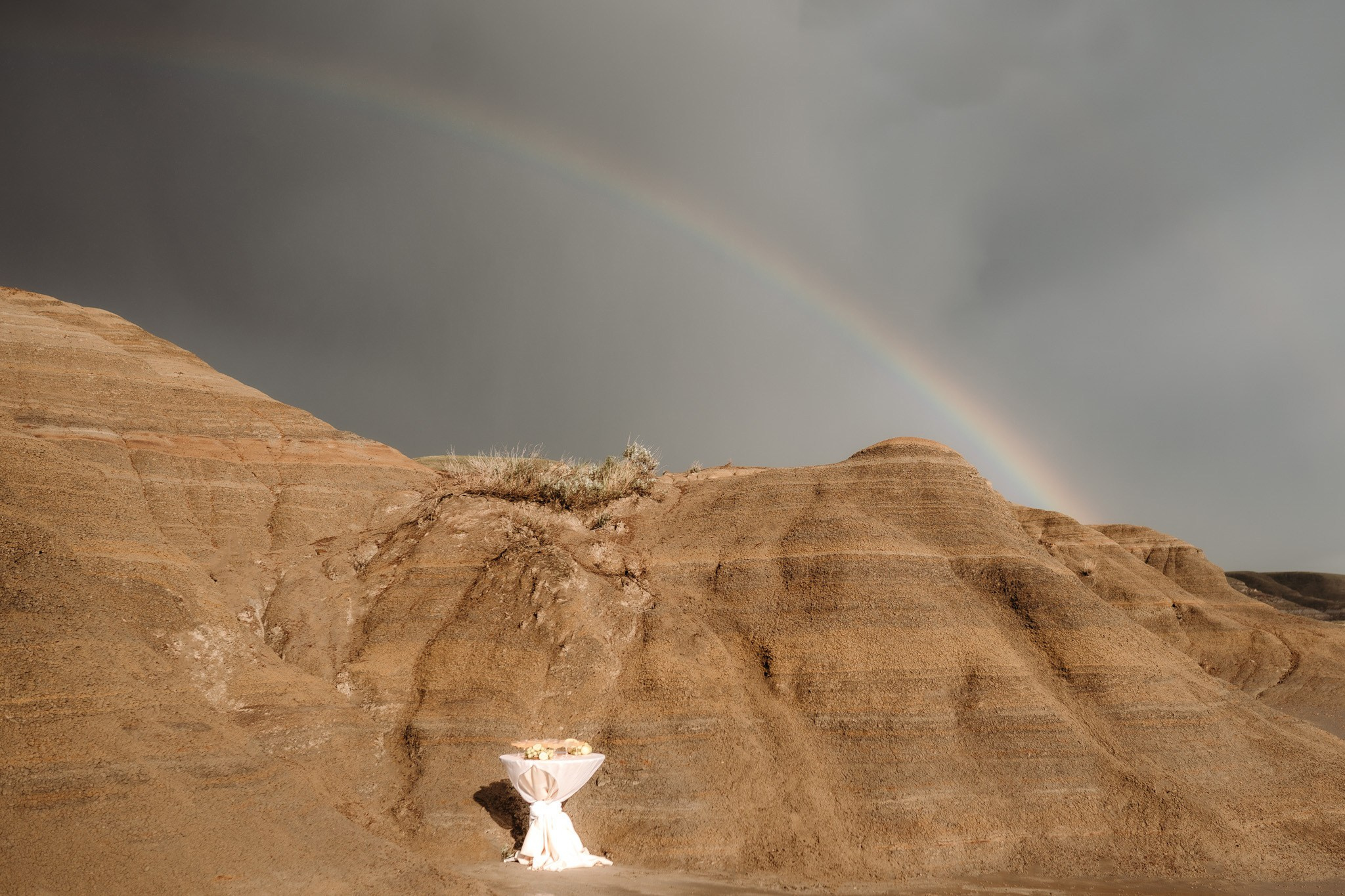 Gorgeous wedding day in Drumheller, Alberta May 2024. Wedding and family photographer in Calgary Kate Beliaeva
