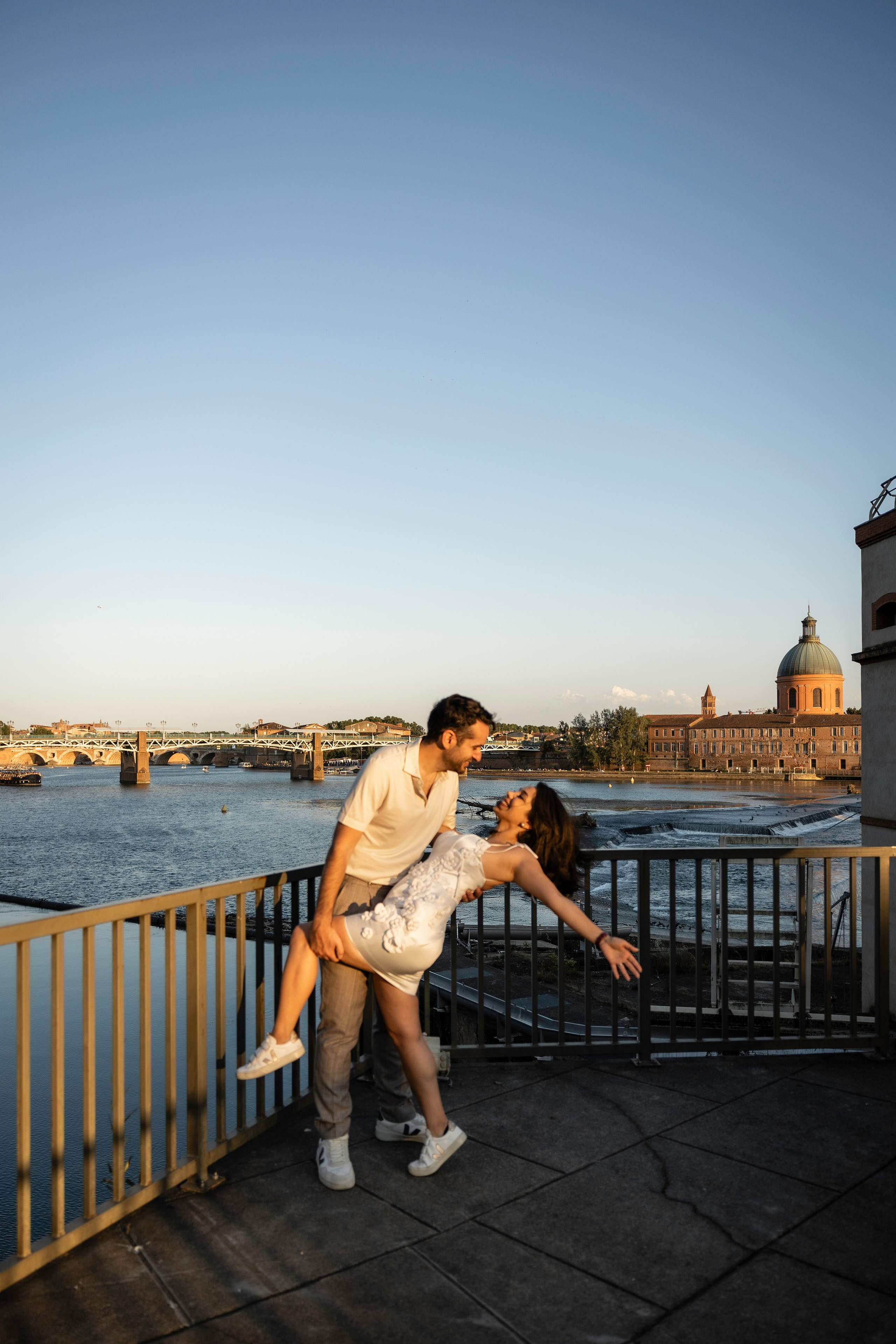 An engagement session is more than just a photoshoot—it’s a way to celebrate your love story in a place that feels important to you and you. Eugénie Smirnova — your photographer in Toulouse and southwest France